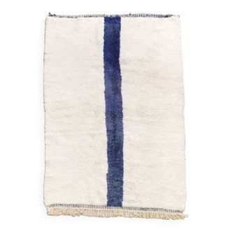 Tapis berbère beni ouarain écru à ligne bleue 243x160m