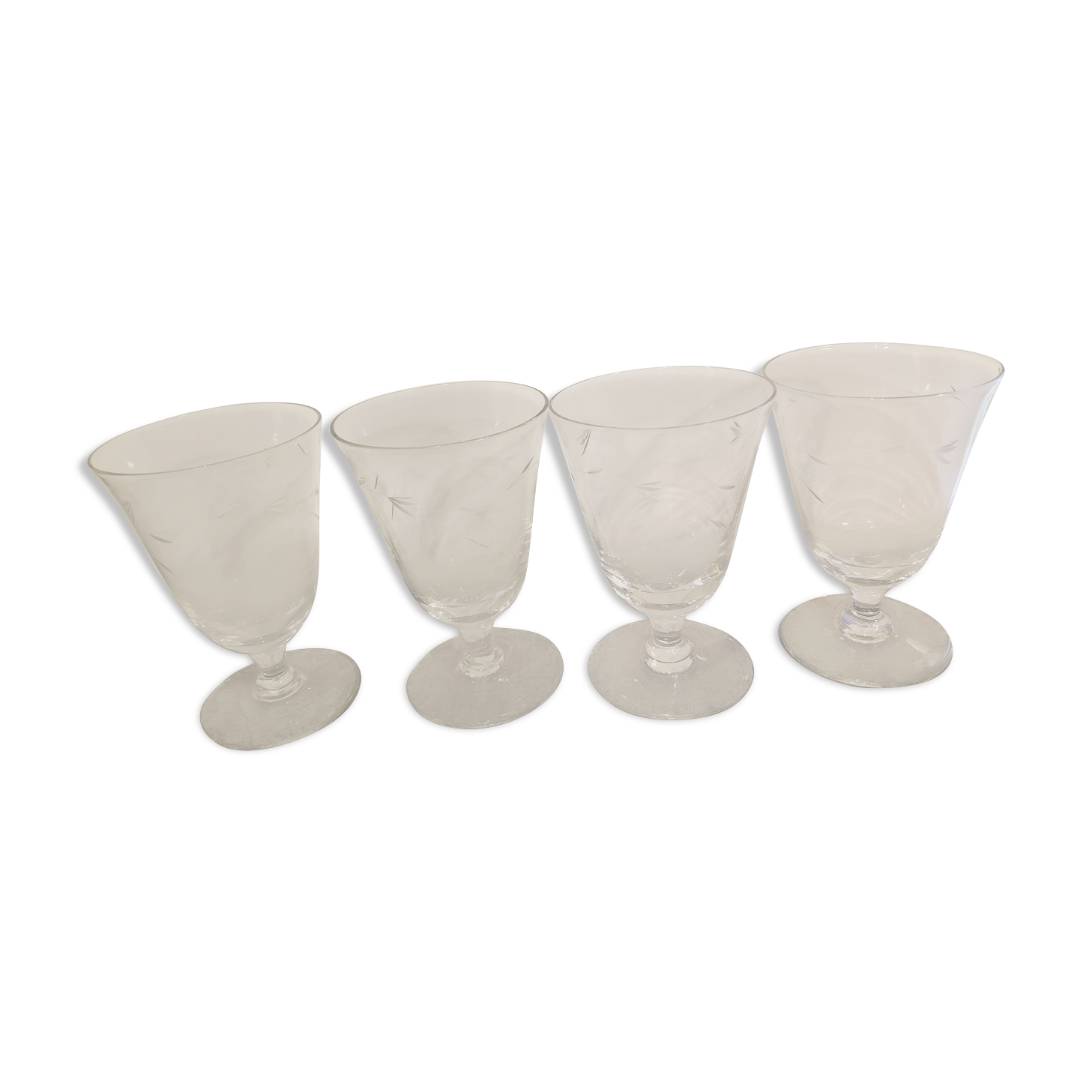Lot de 4 verres à pied gravés
