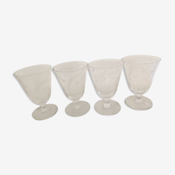 Lot de 4 verres à pied gravés