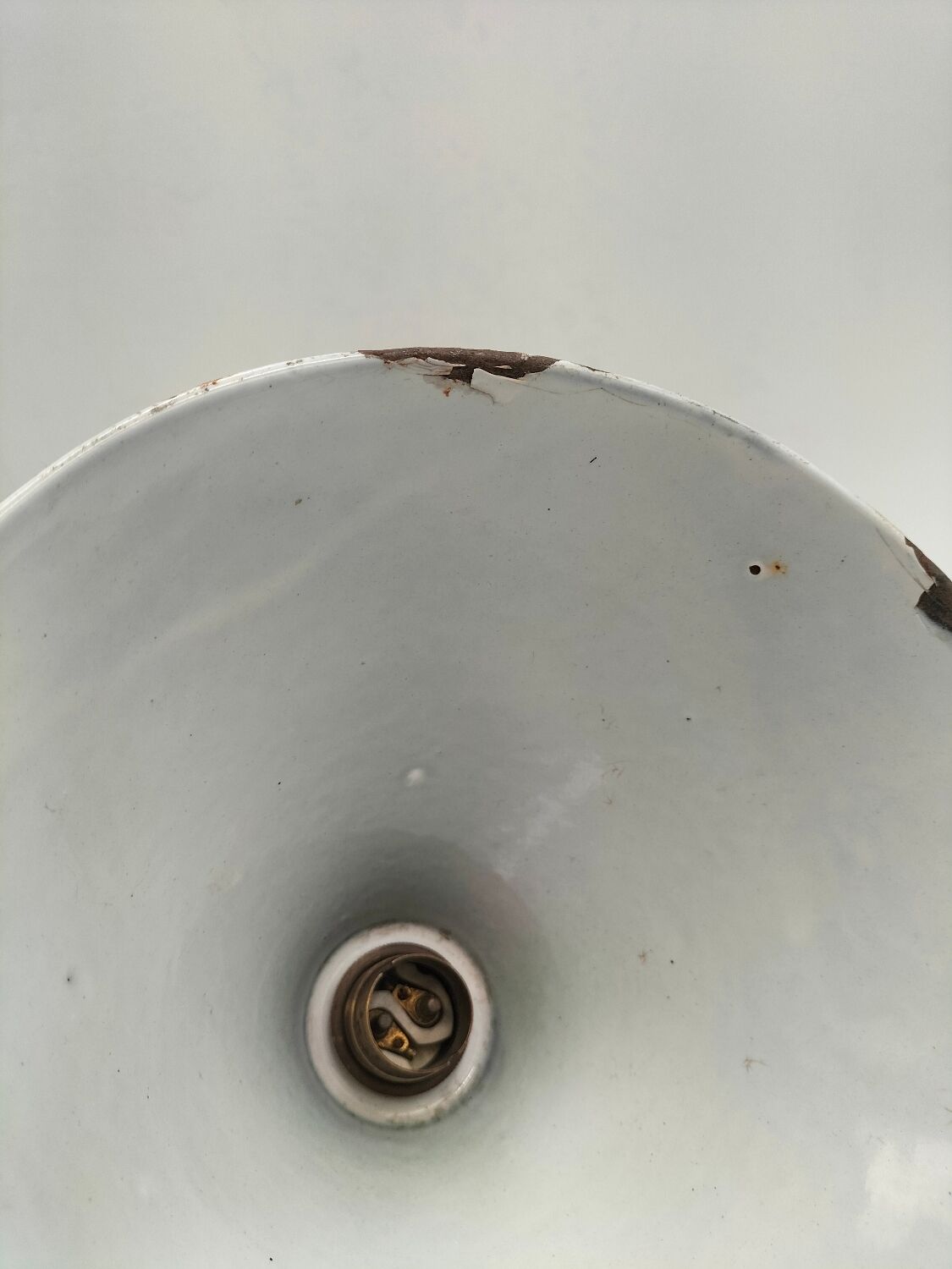 Enamelled sheet metal cone suspension