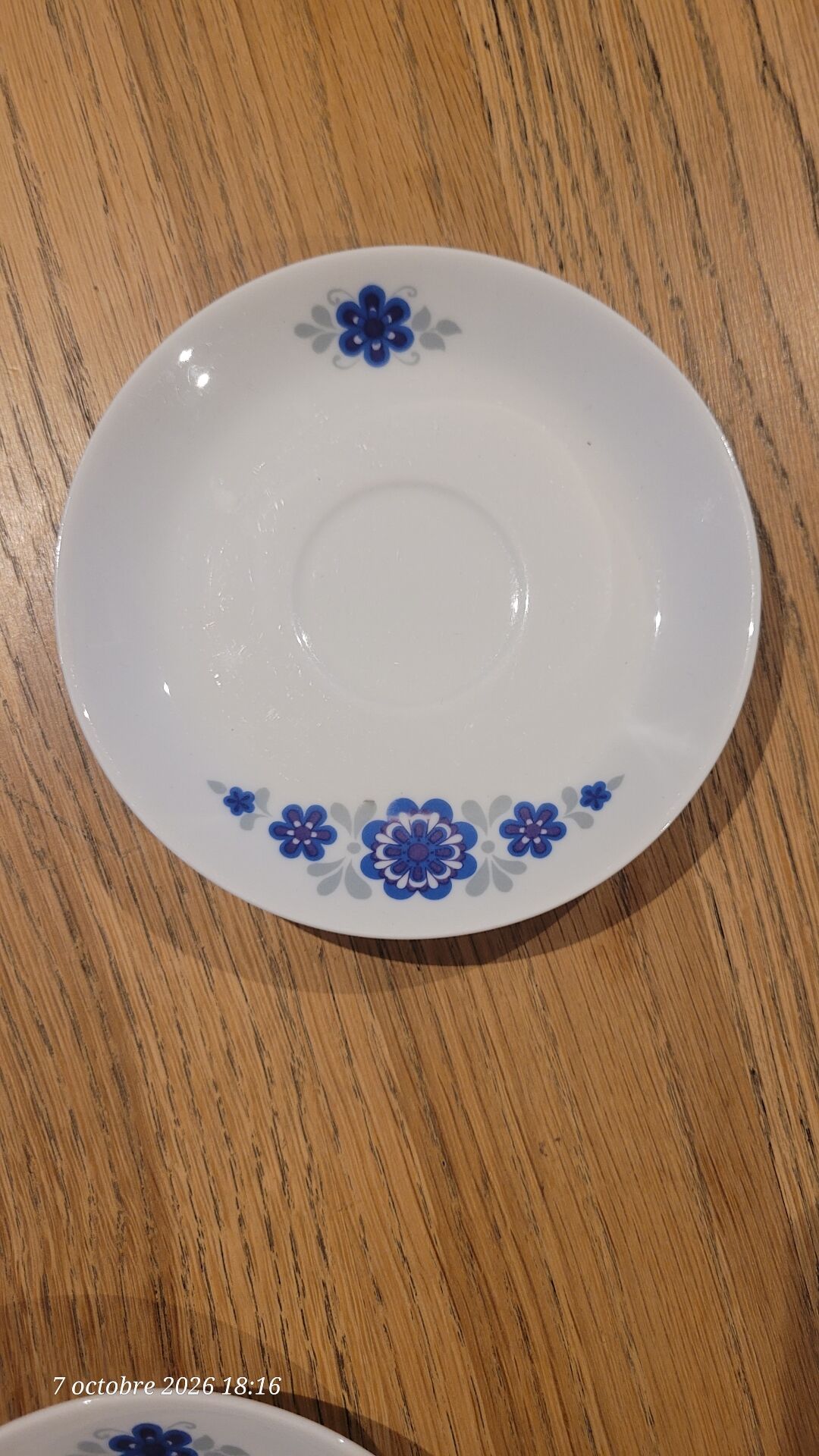 4 vintage coffee cups and their saucers