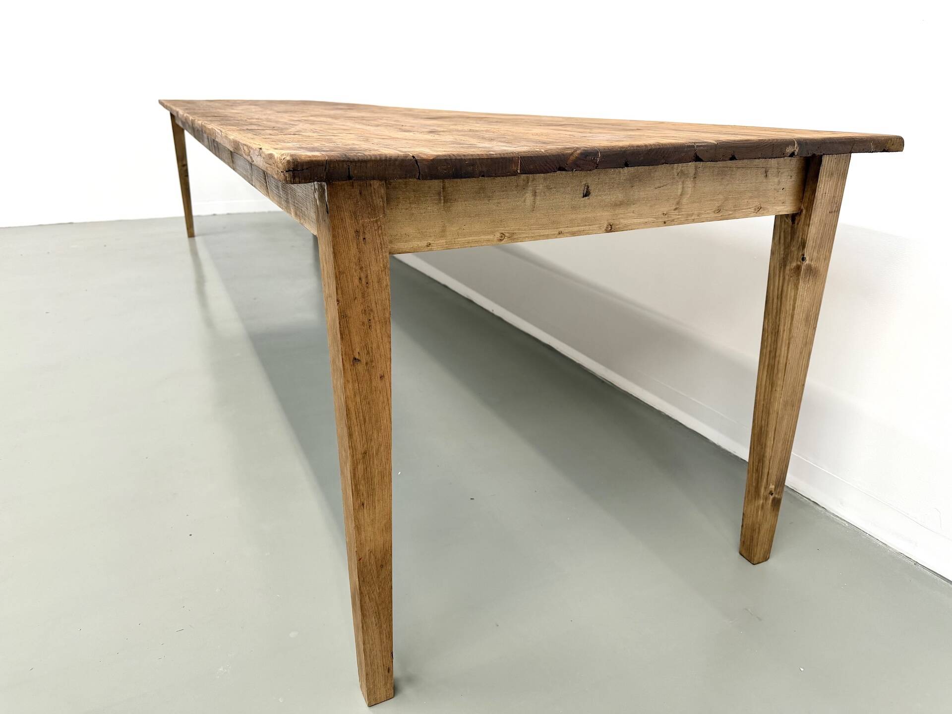 Large XXL farmhouse table in solid pine with 1950s tapered legs.