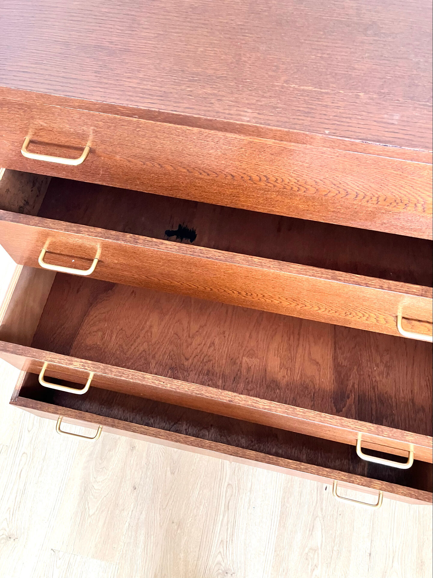 Commode pieds fuselés années 60