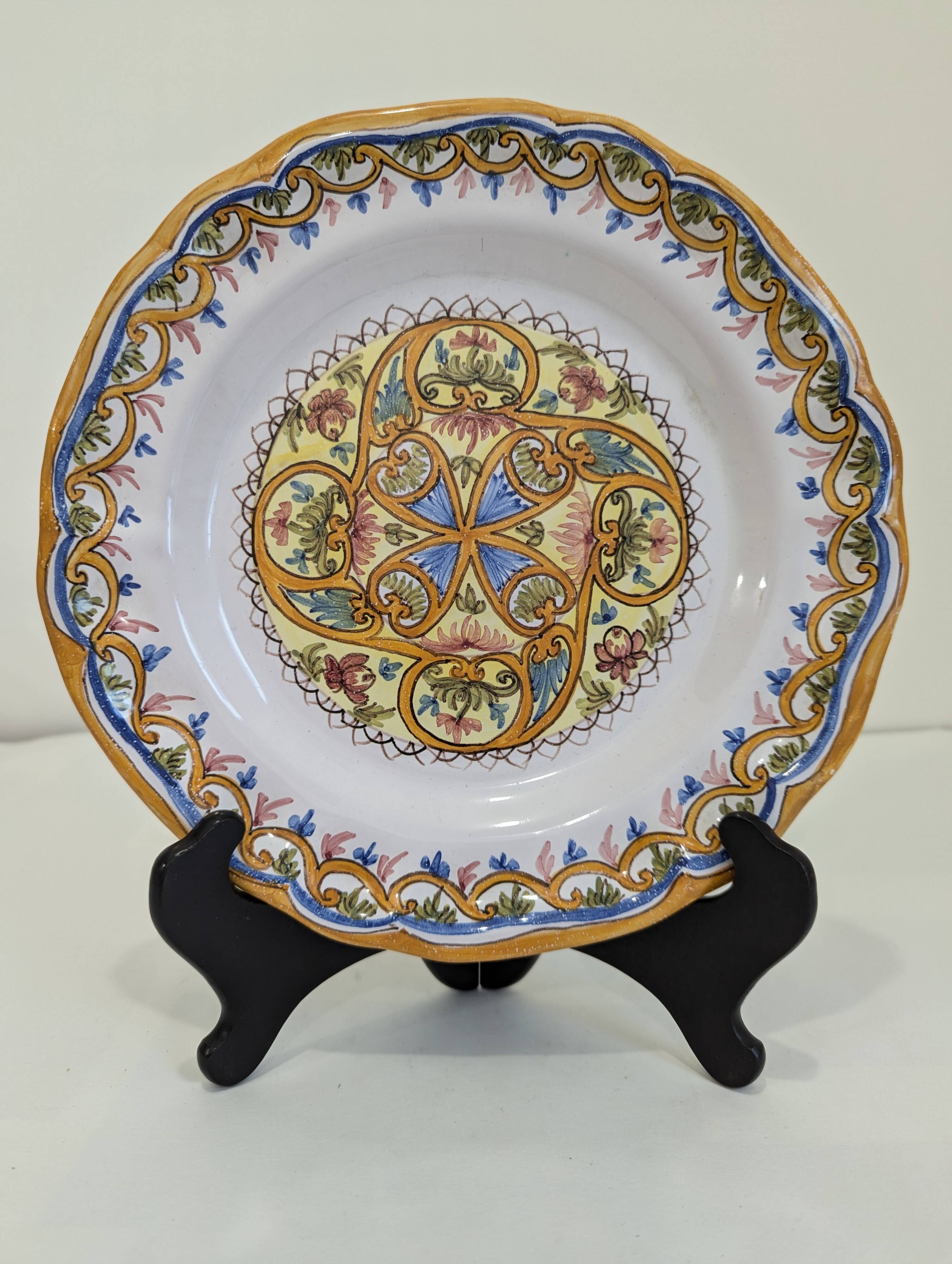 Decorative plate with Celtic motifs