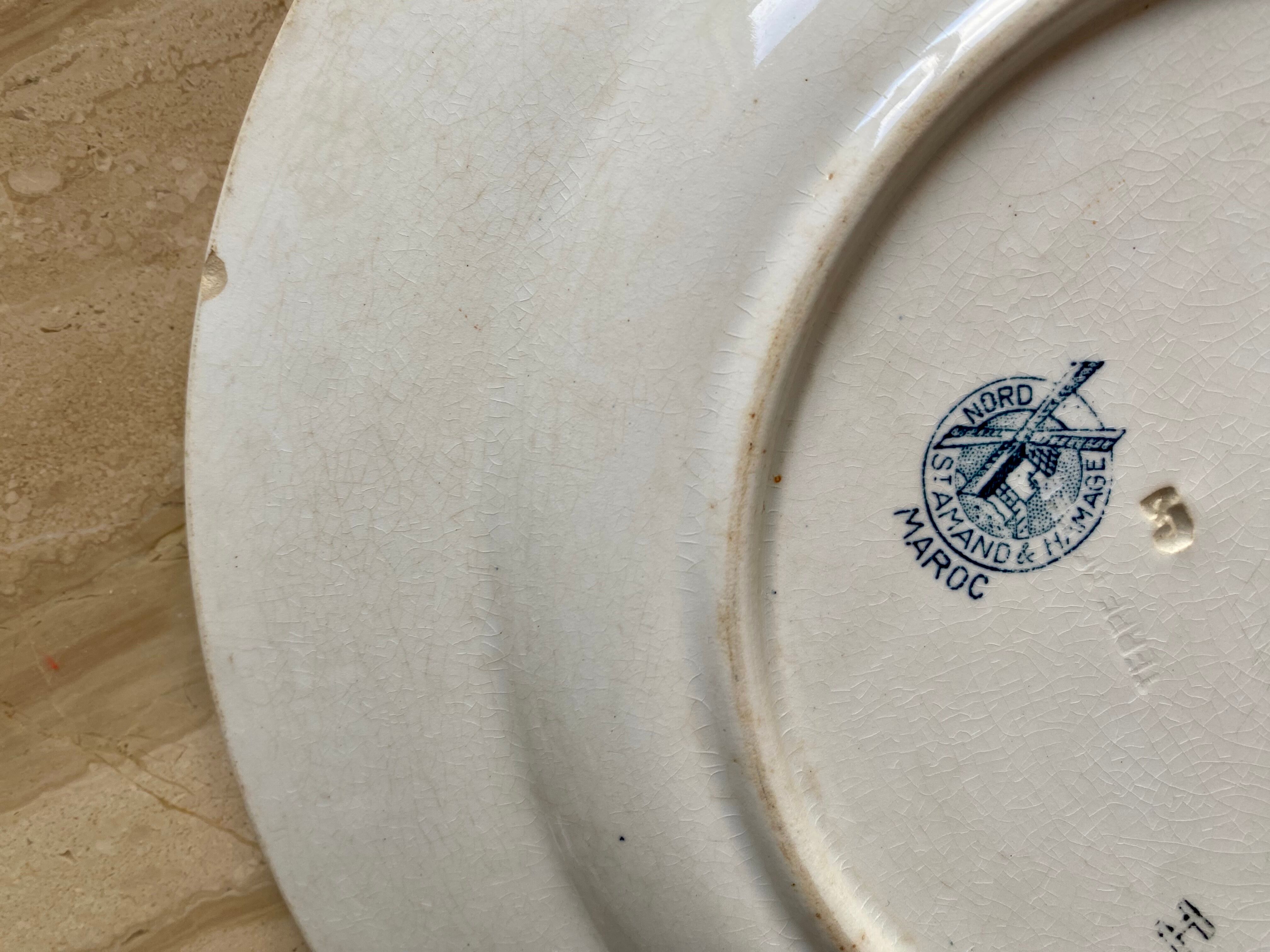 Iron earth plate