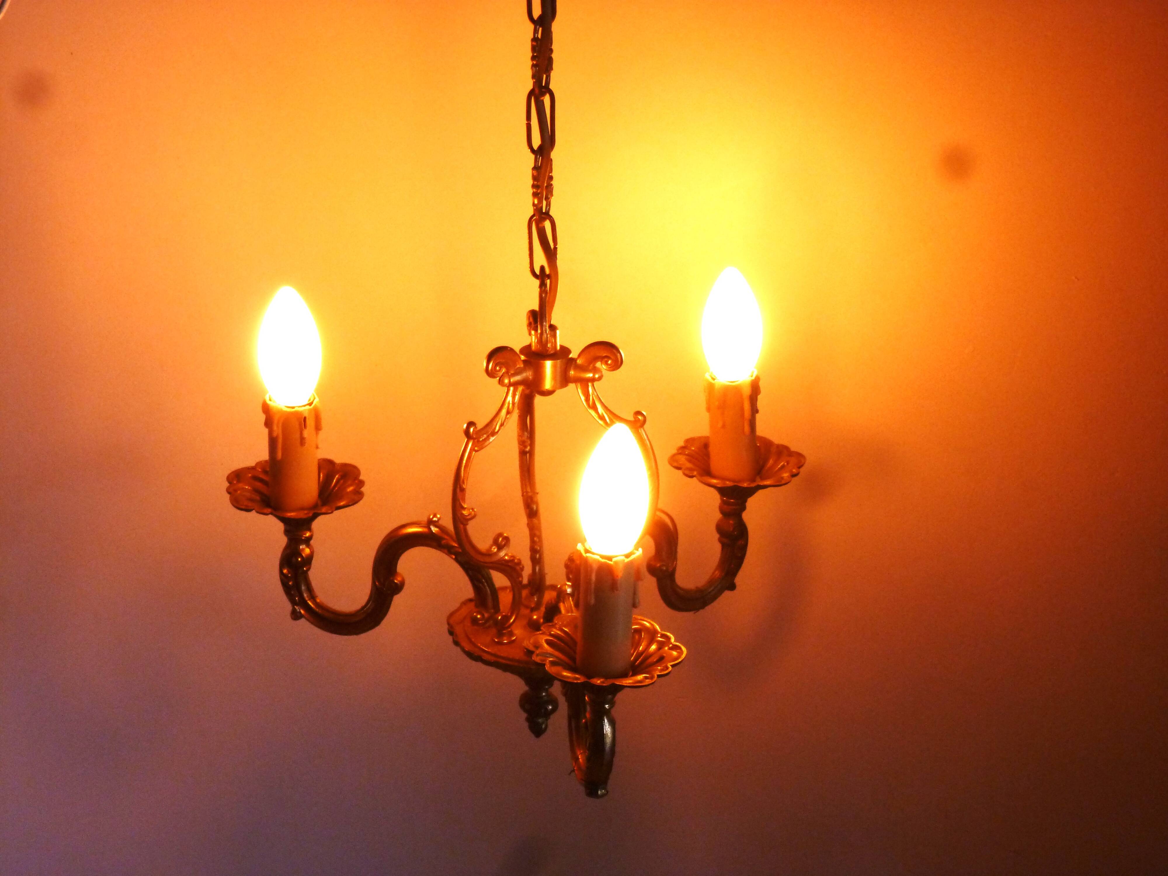 Bronze chandelier, 3-arm bronze pendant light, living room light.