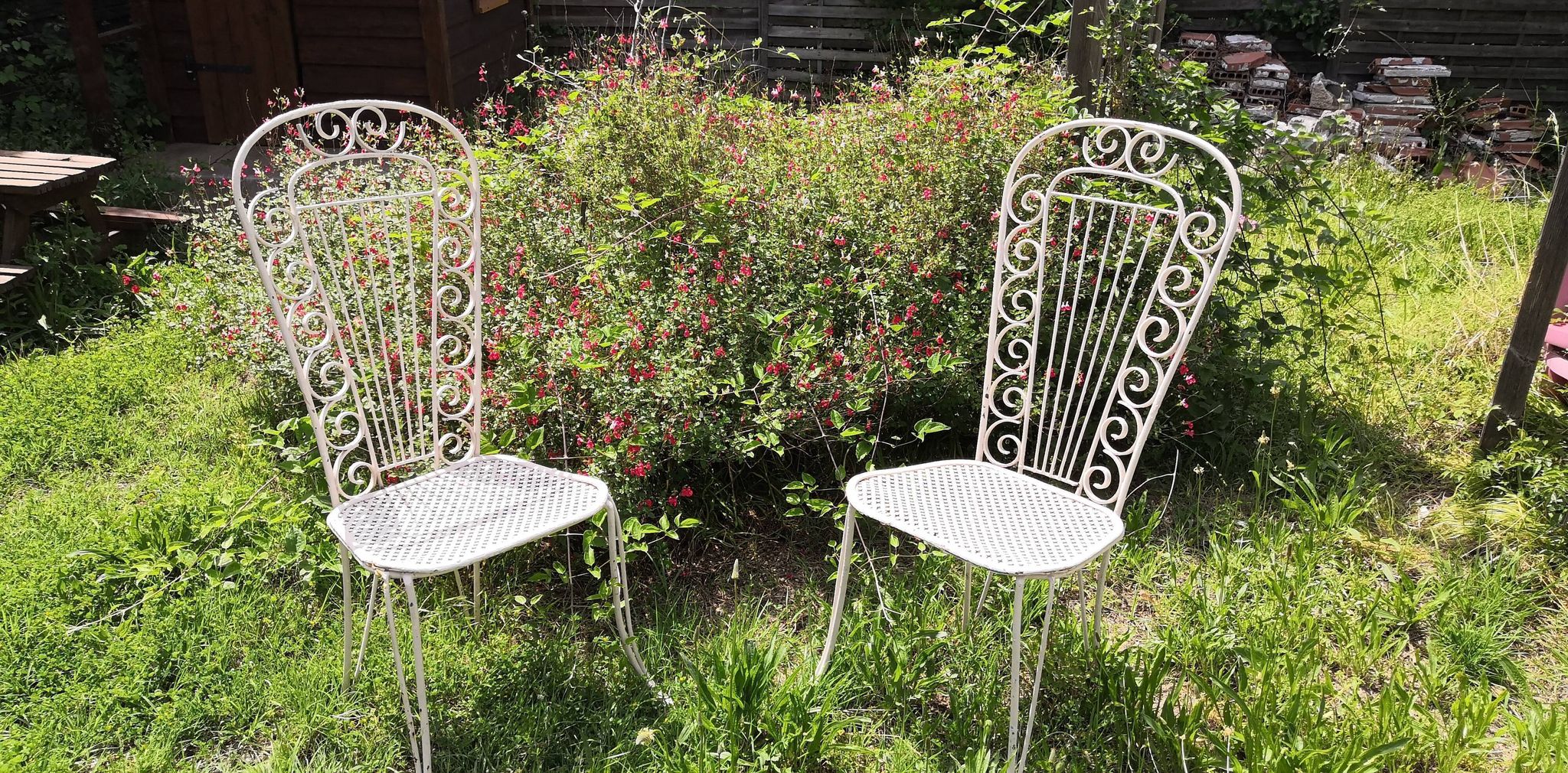 Chaises métal perforé trèfle dossier haut années 50 Set de 2