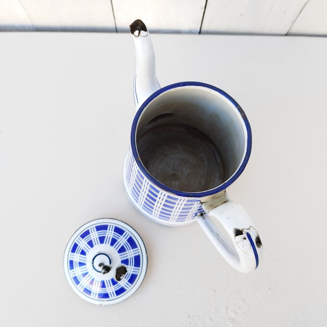 Old enamelled coffee maker vintage tiles