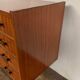 Commode vintage à 4 tiroirs poignées bakélite pieds fuseau année 1960