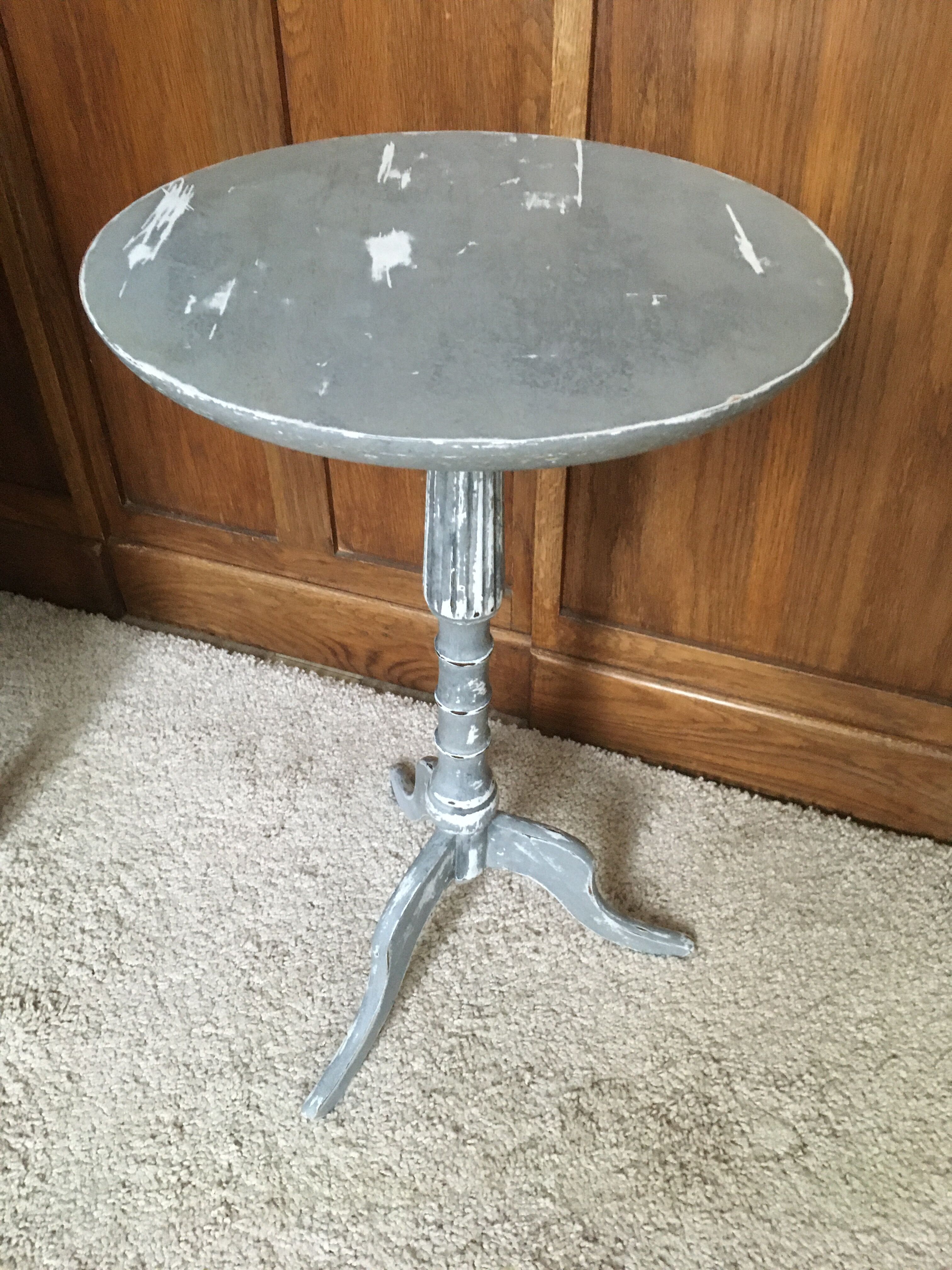 Shabby style wooden pedestal table