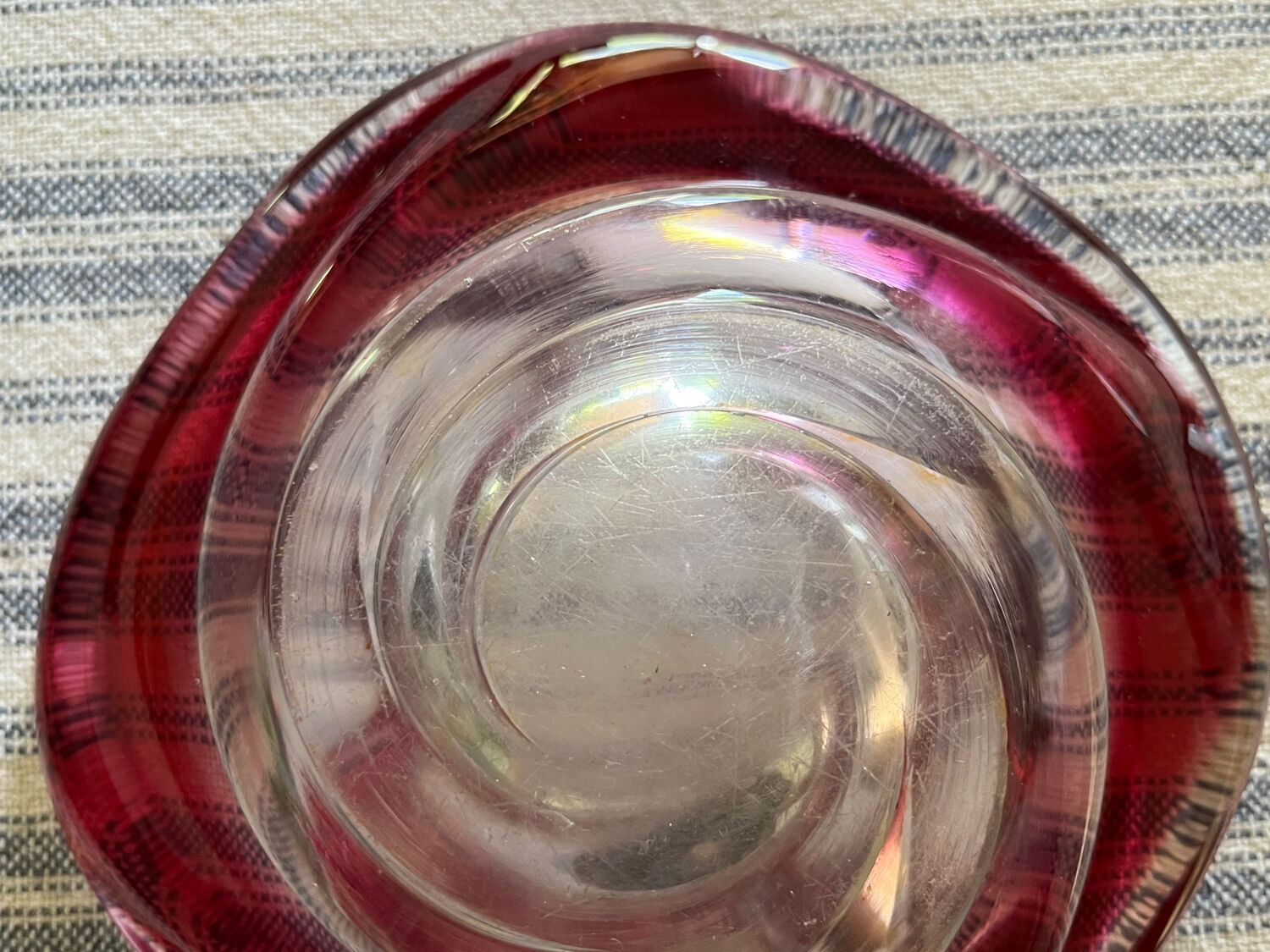 Empty pocket in pink tinted glass