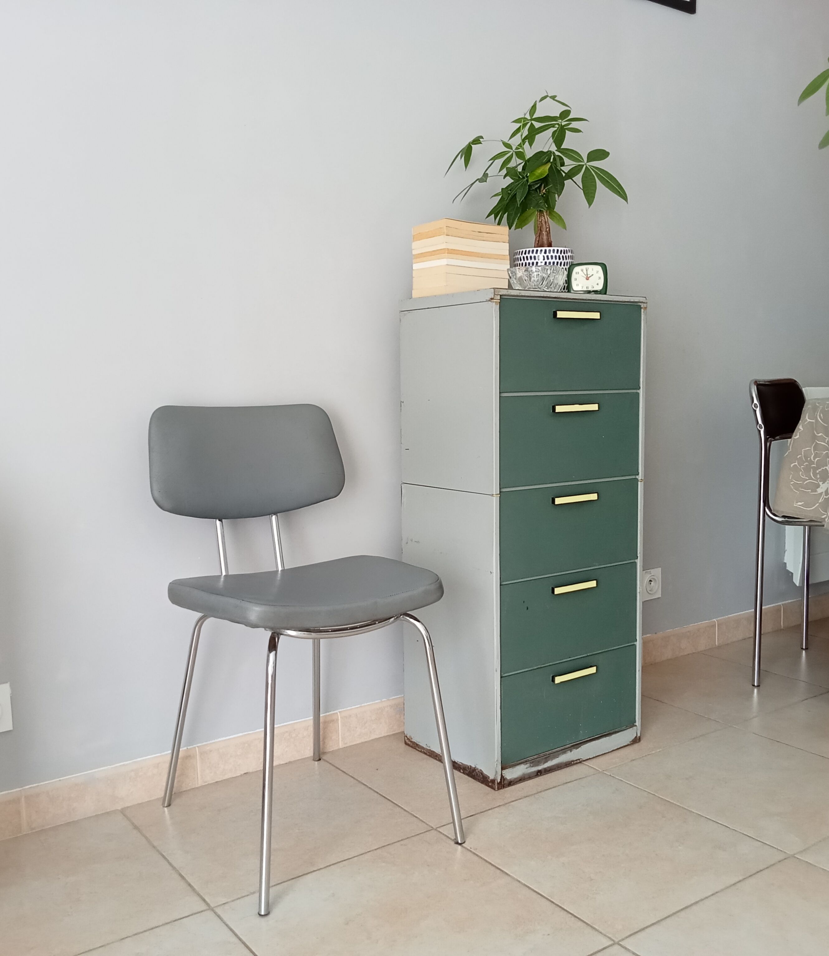 Vintage chair in skai and chrome 1950s