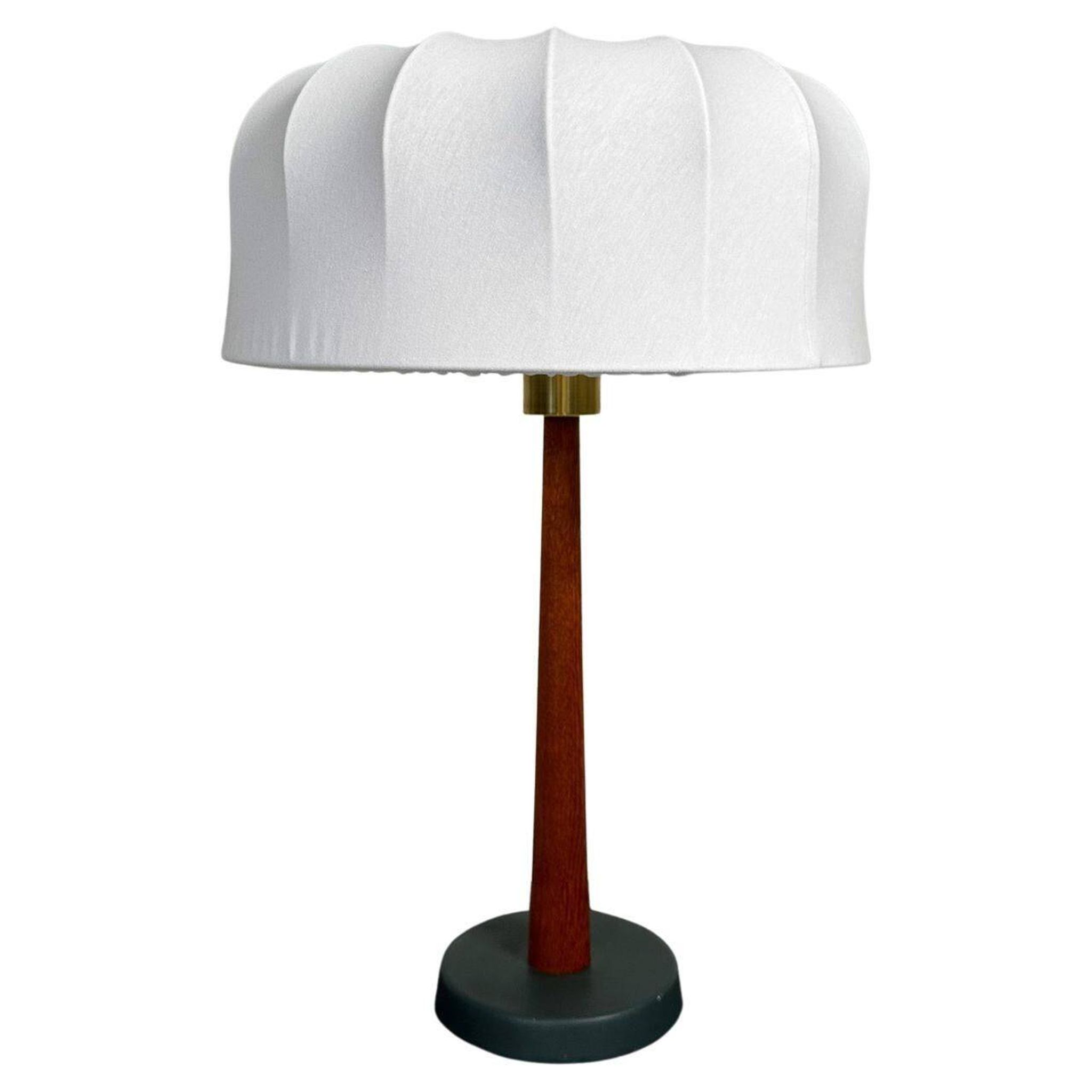 Lampe de table en teck et coton de style milieu du siècle par Einar Bäckström, Suède, 1950s