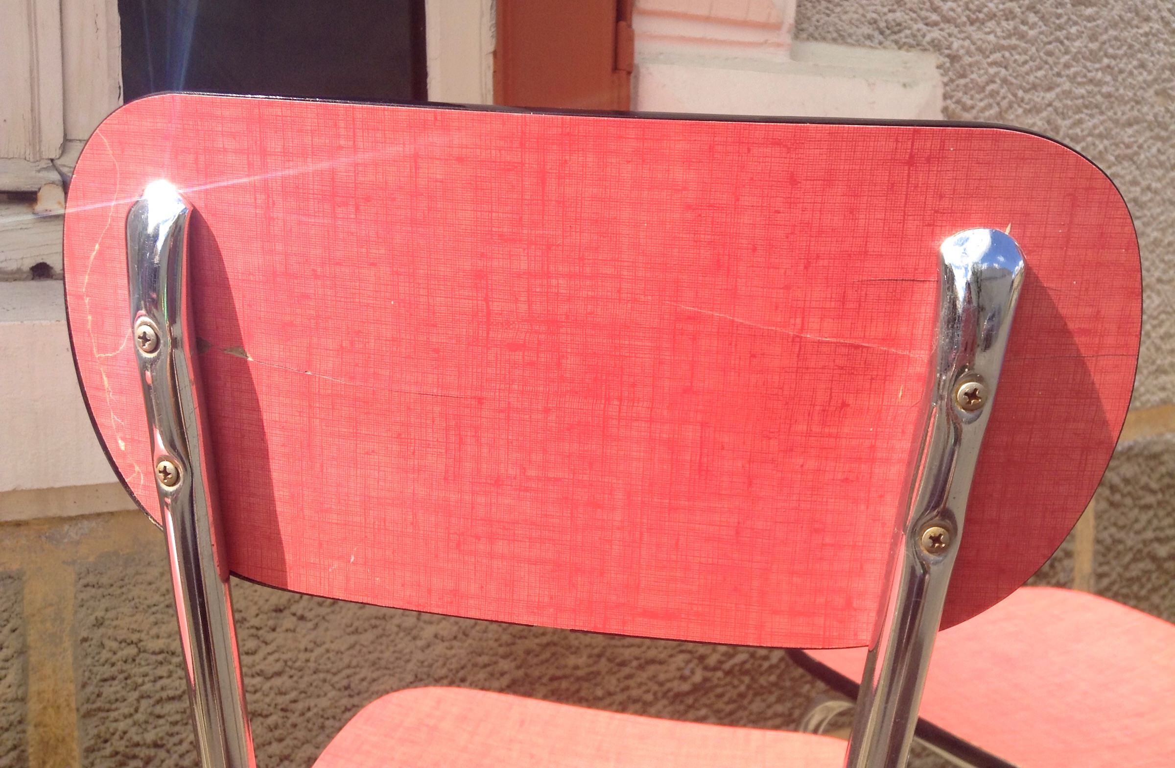 Table and its 4 chairs in formica