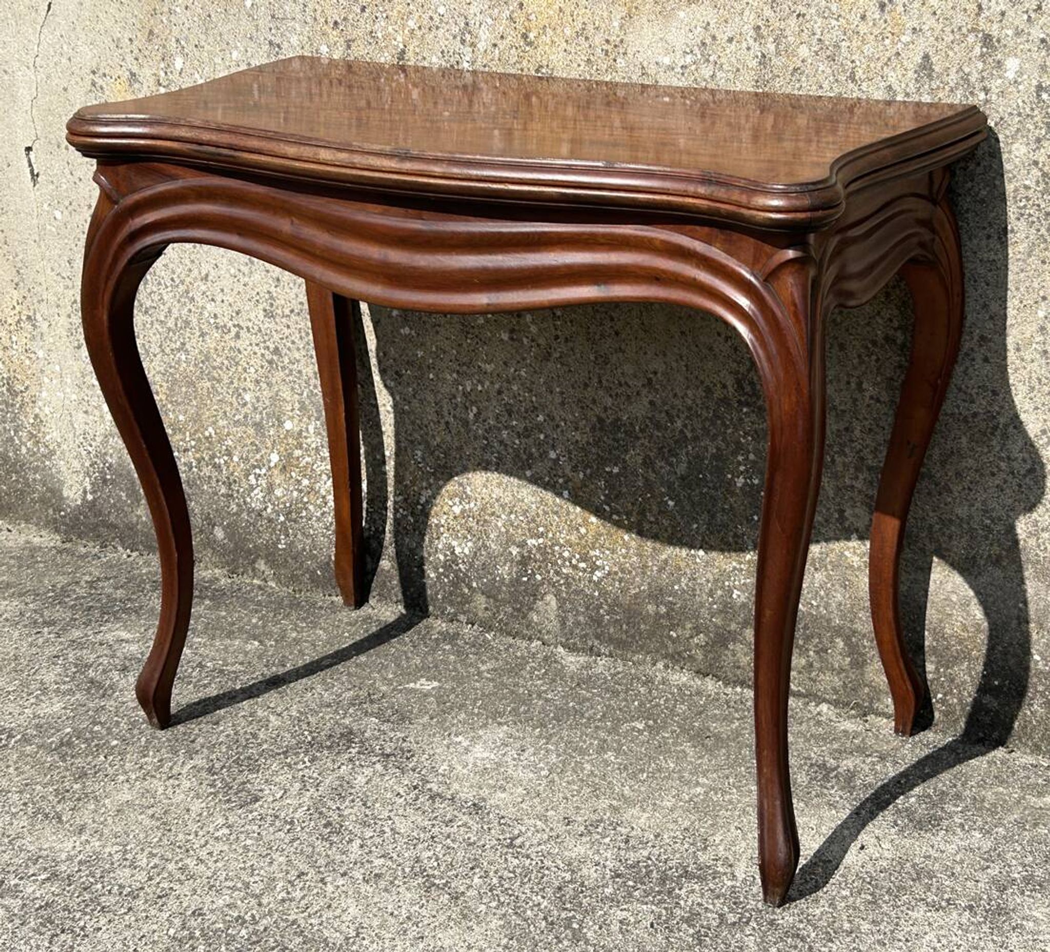Table de jeu en bois d'acajou Napoléon III, 18ème siècle