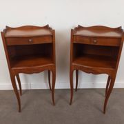 Paire de tables de chevet style Louis XV