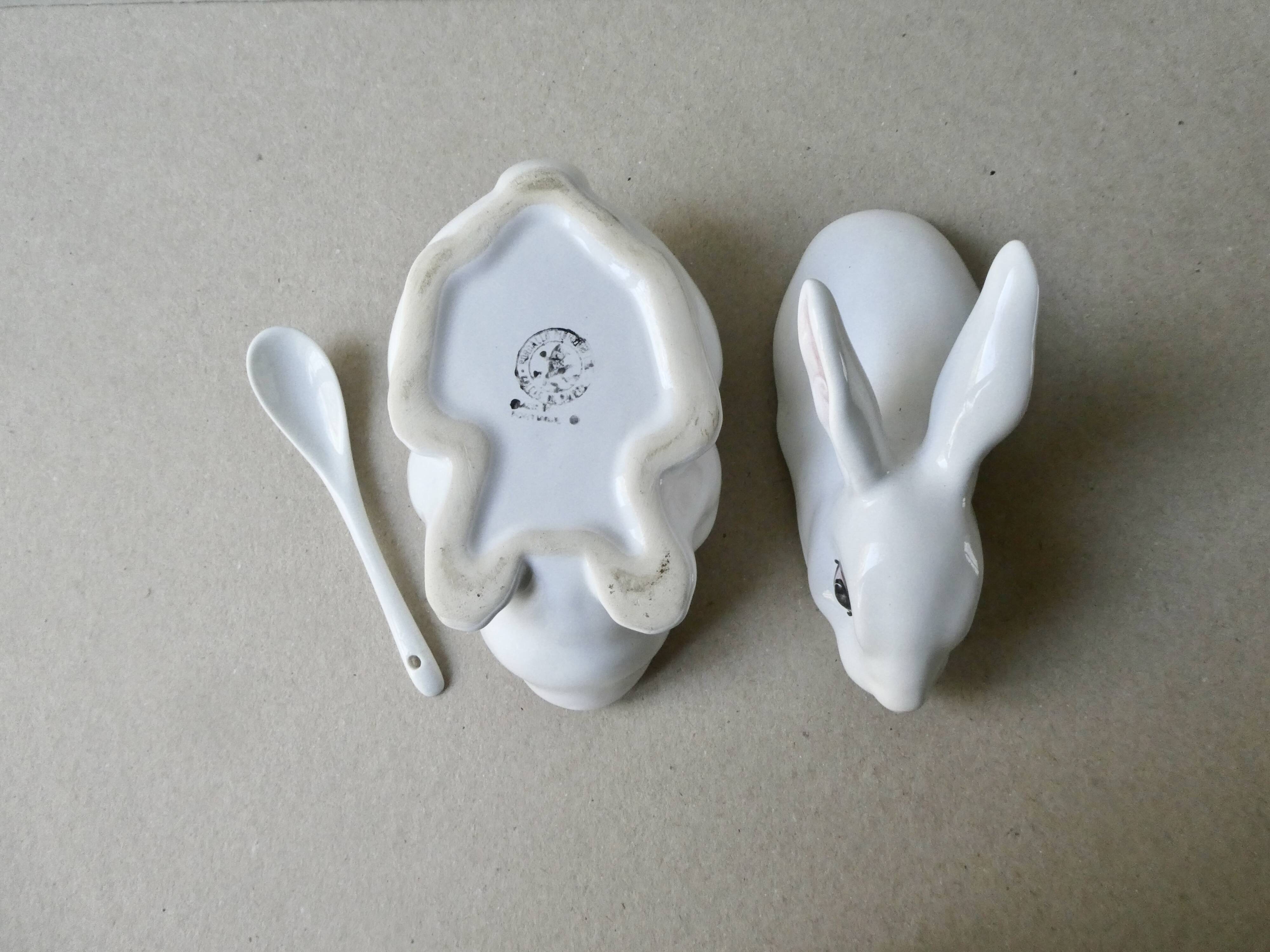 Gravy boat in white rabbit slip, bordallo pinheiro portugal