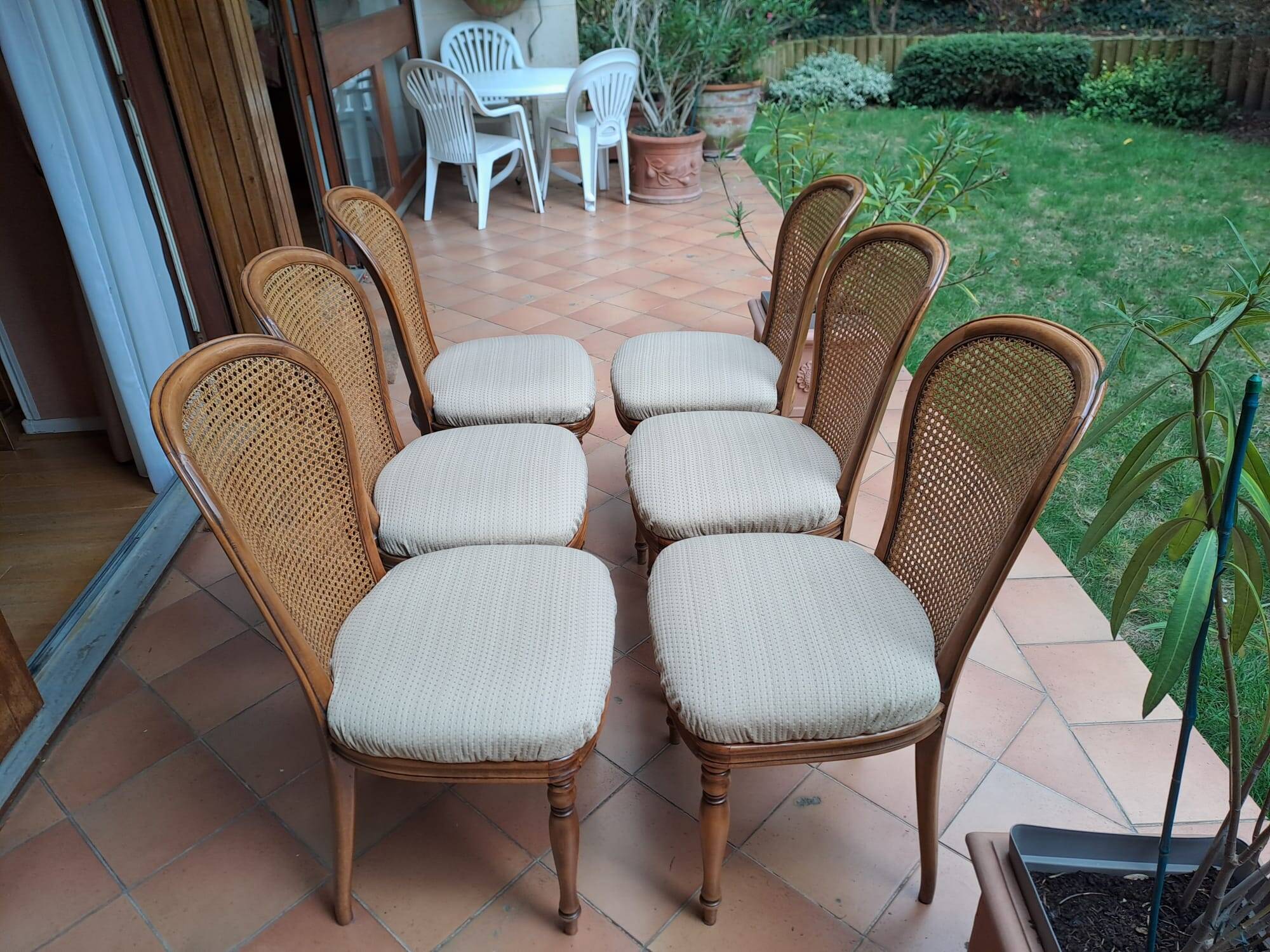set of 6 wooden chairs