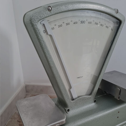OLD KITCHEN SCALES
