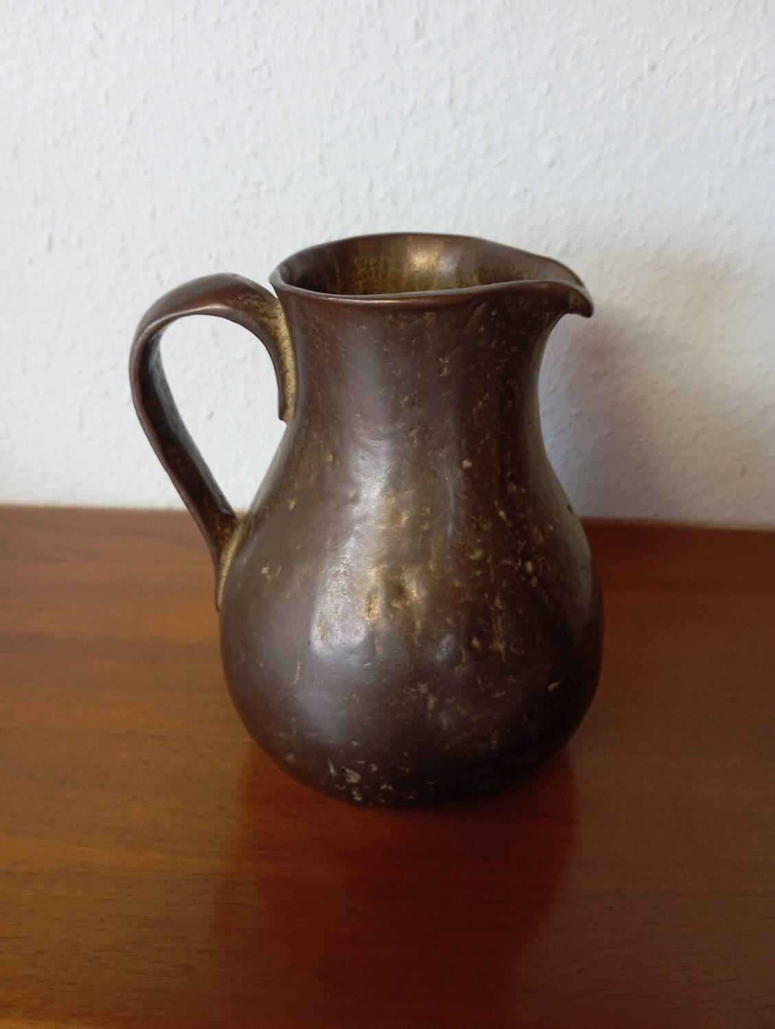 Ancienne cruche en bronze