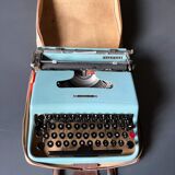 Machine à écrire vintage et design Lettra 22 Olivetti