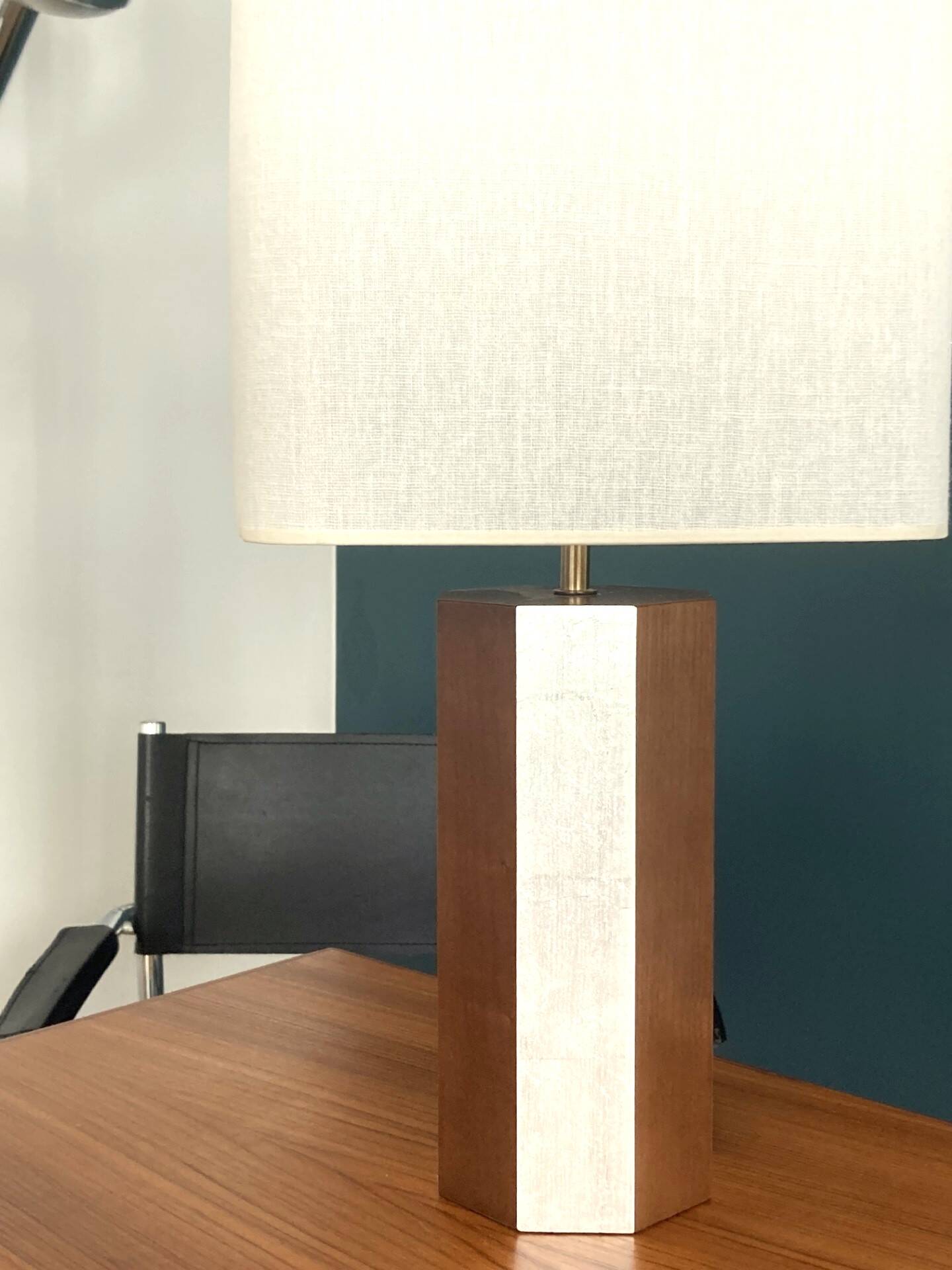 Lampe La Luco finition vernis noyer & or blanc
