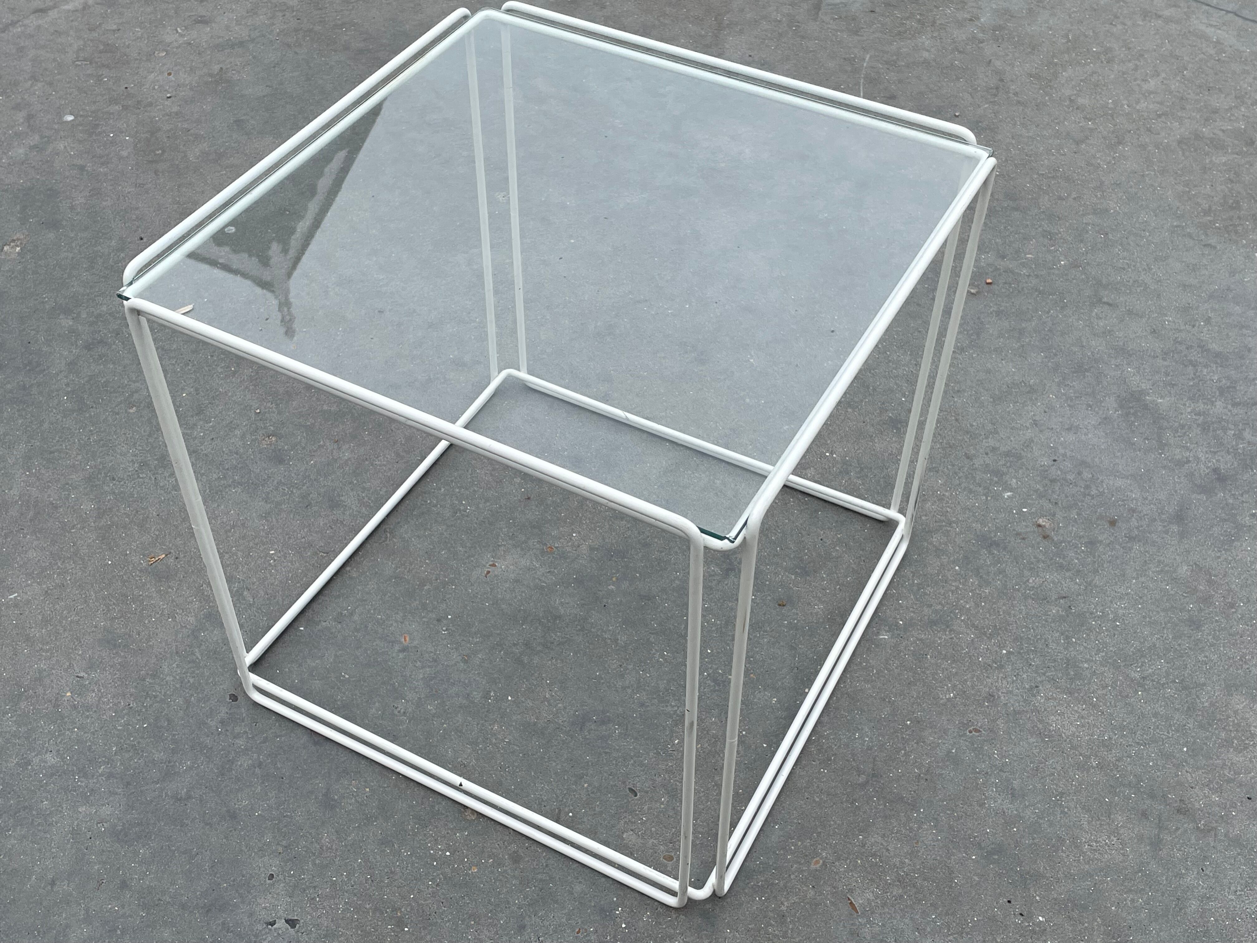 Pull out tables design Max Sauze, édited by Iscocèle