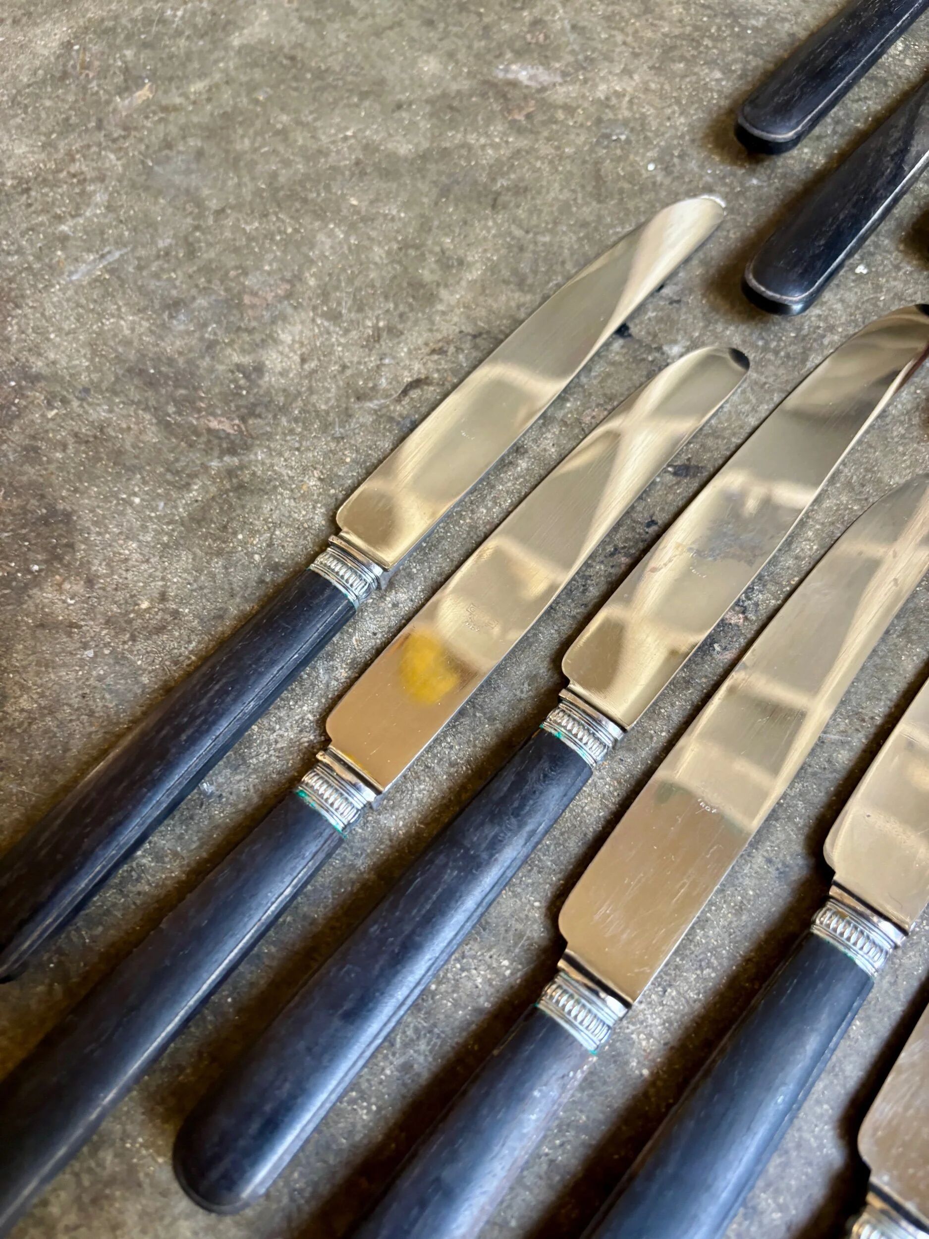 12 blackened wooden knives