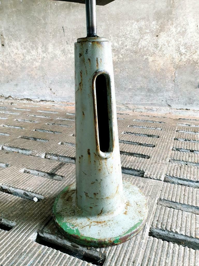 Industrial (garden) table oak on cast iron leg