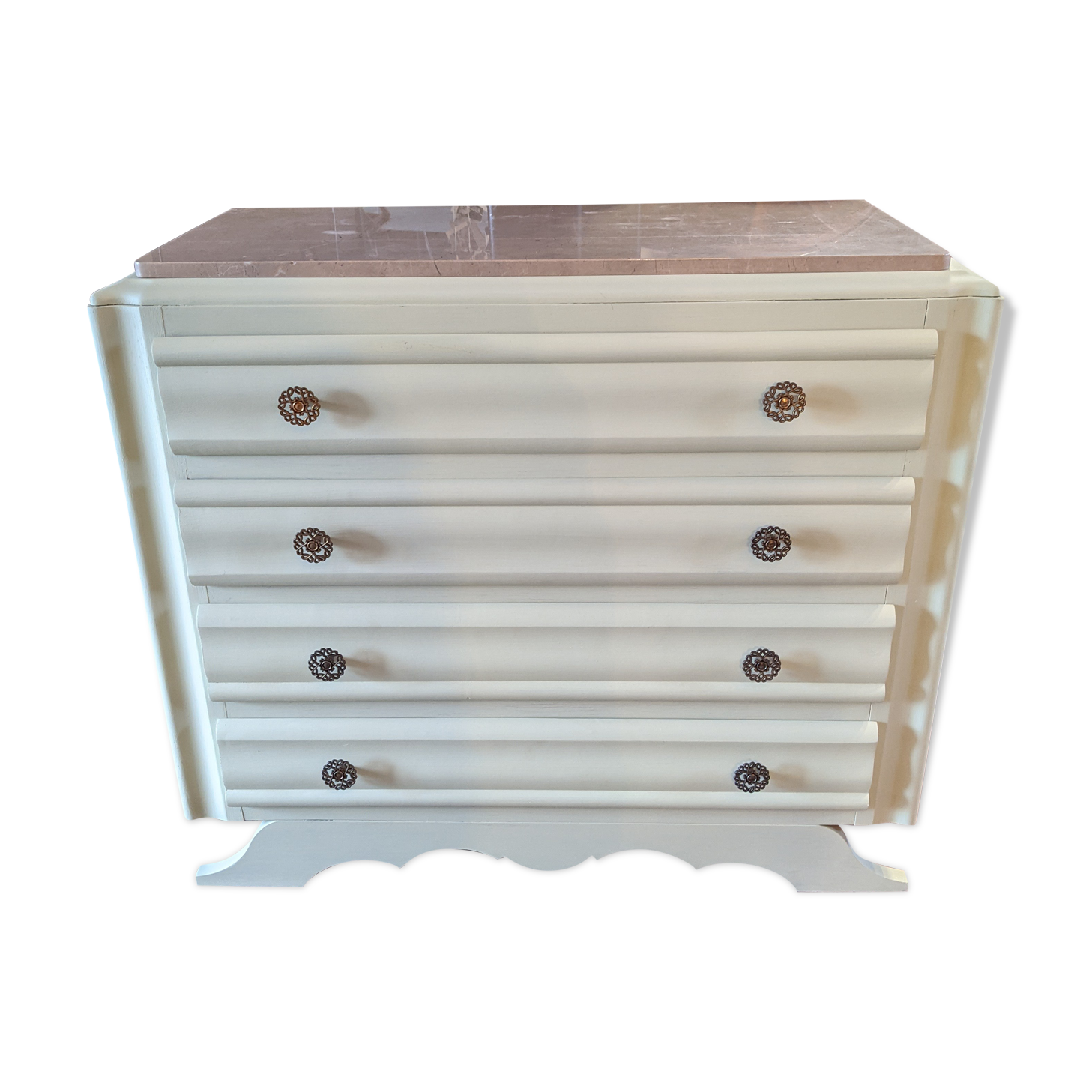 Antique chest of drawers