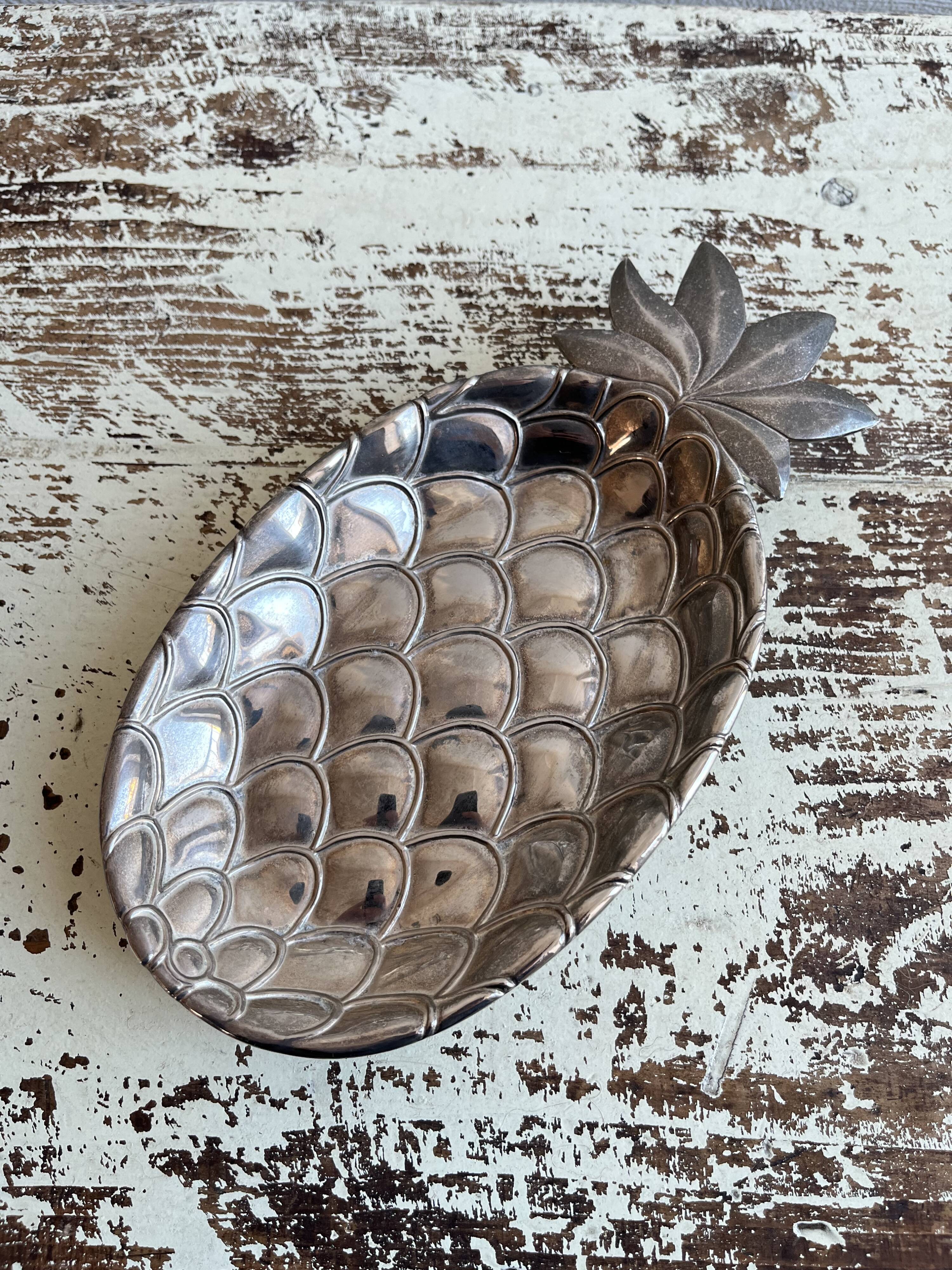 Silver-plated pineapple pocket emptier
