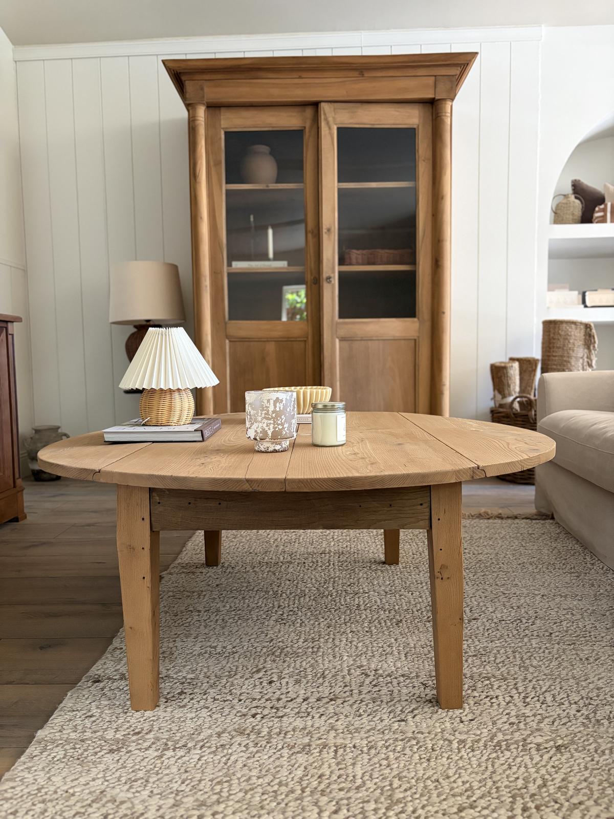 Round folding coffee table in solid wood