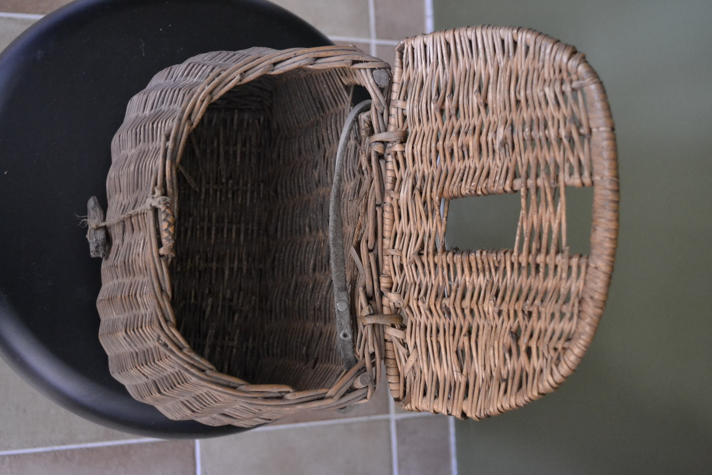 Rattan fishing basket fisherman