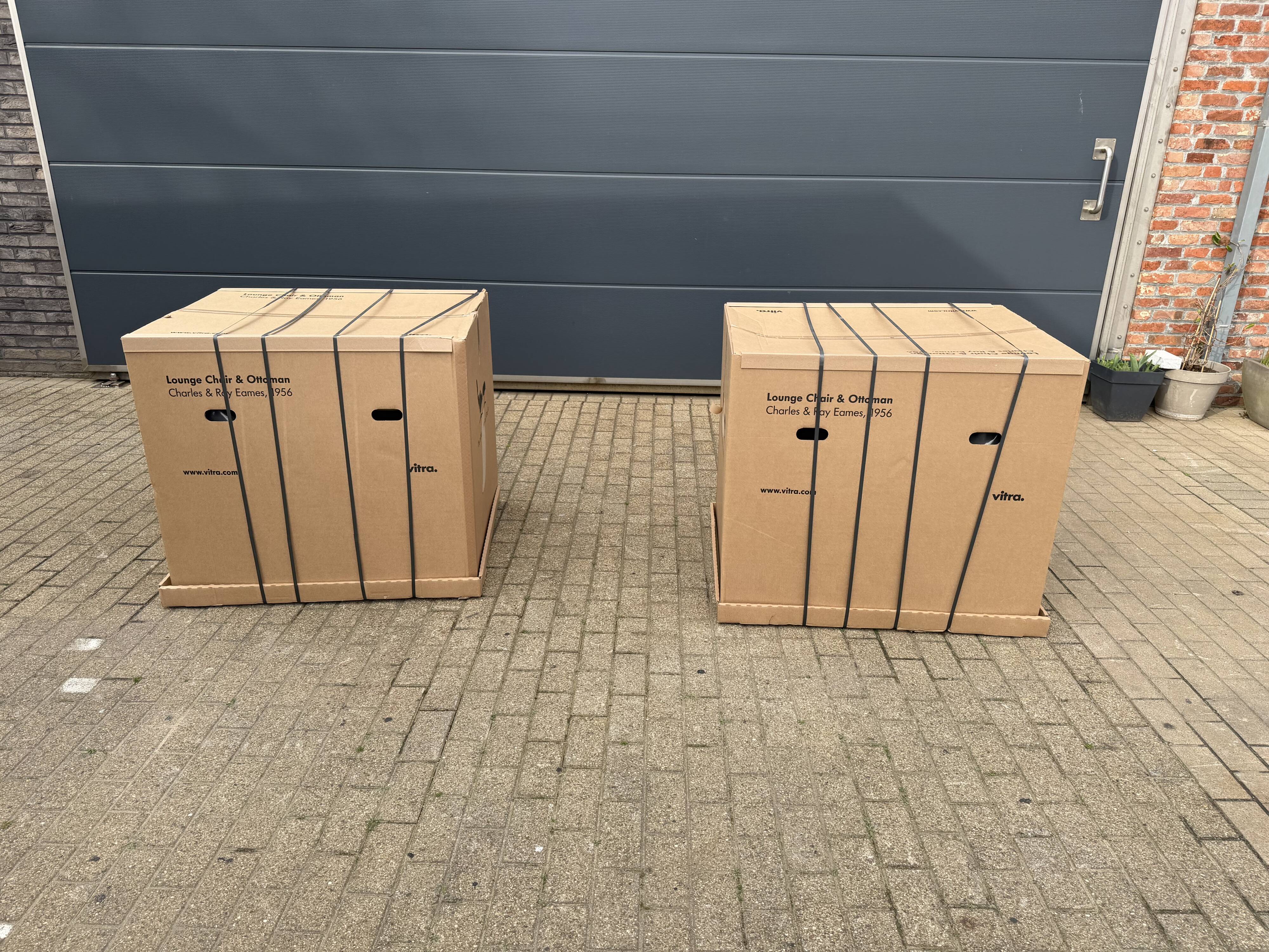 Vitra Eames Lounge Chair XL + Ottoman, Black leather & Santos Rosewood