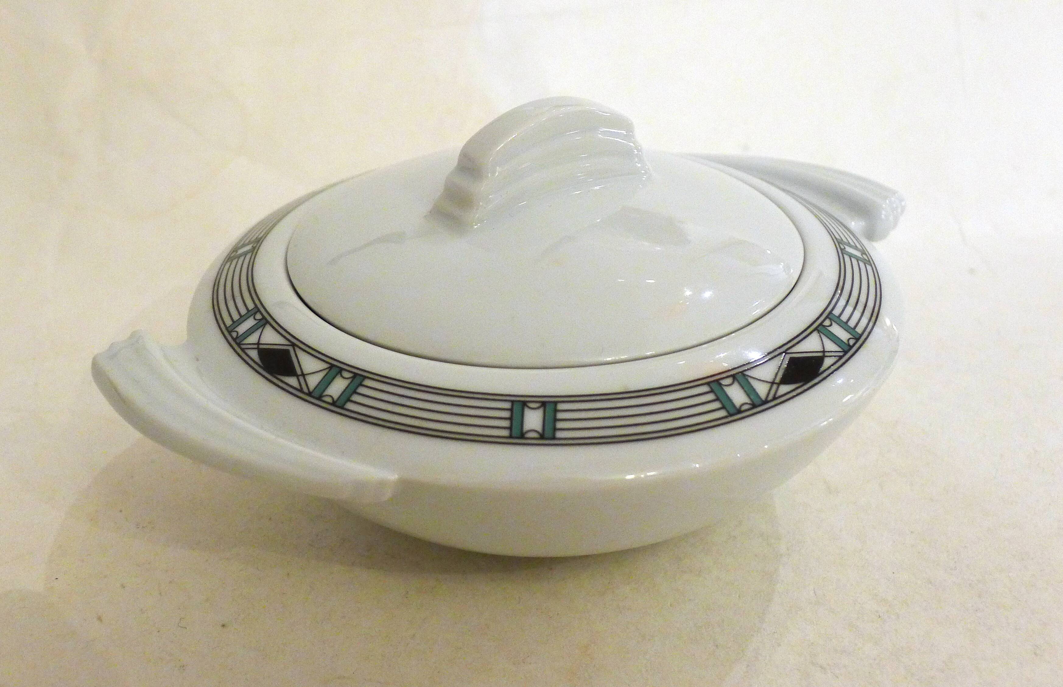 Delphie sugar bowl by Guy Degrenne in porcelain
