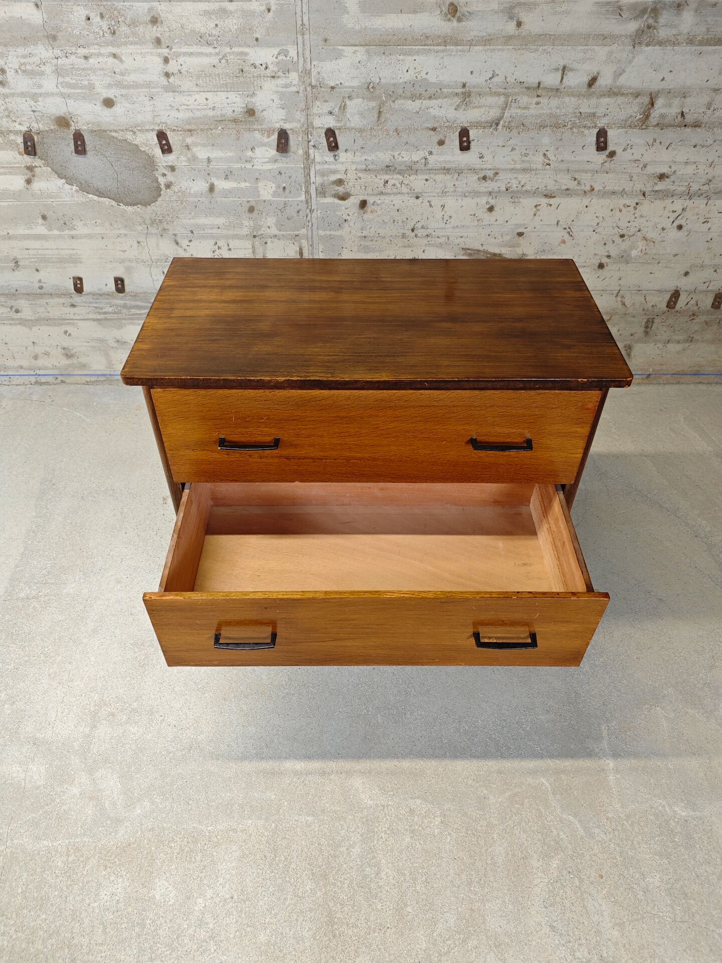 Commode vintage pieds compas