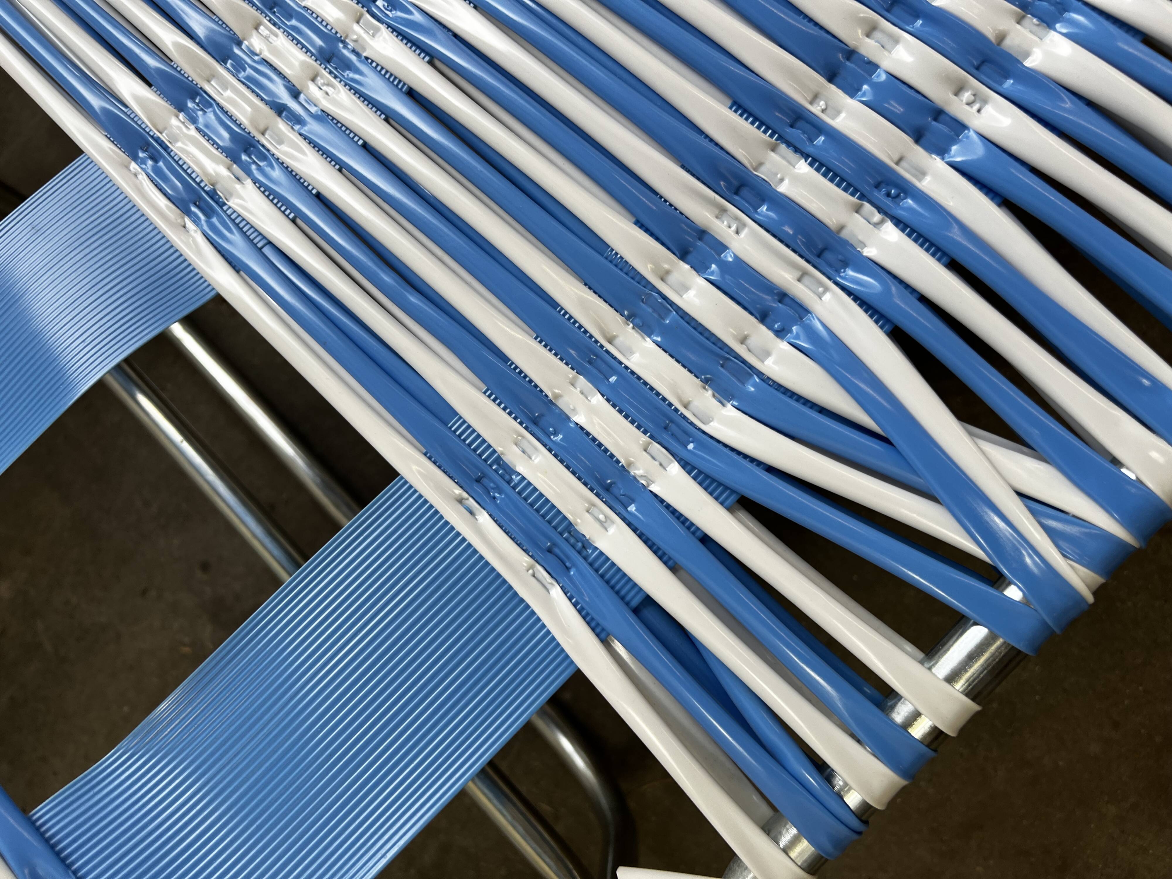 Set of 2 vintage folding lounge chairs