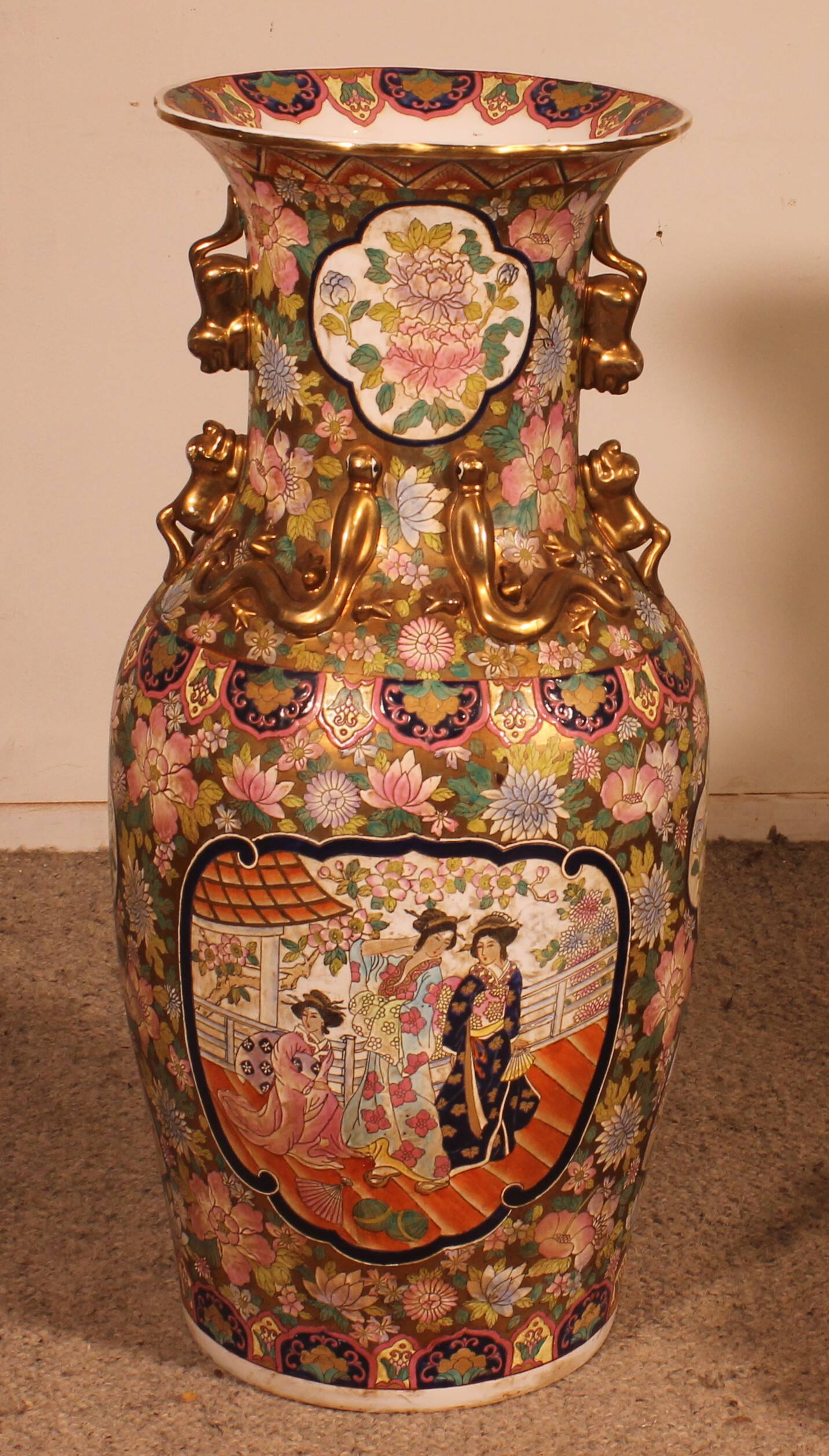 Chinese Enamelled Porcelain Vase with Polychrome Decoration - on Pedestals