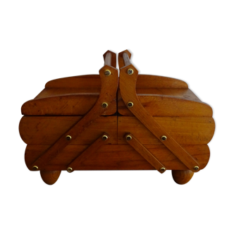 Worker to lay vintage wood