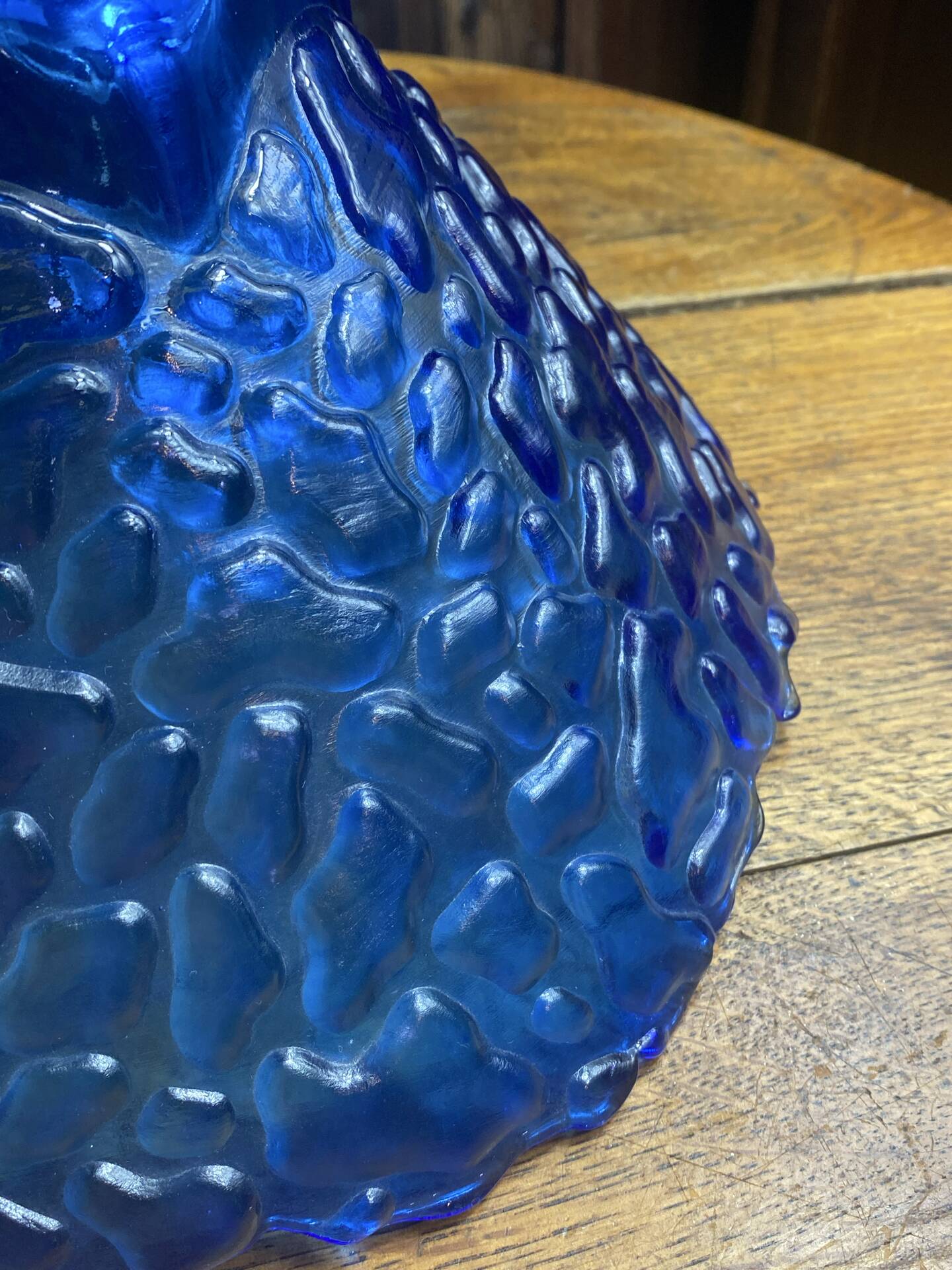 Blue moulded glass suspension