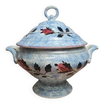 Soupière ancienne Gien en terre de fer décor chardons bleu moucheté