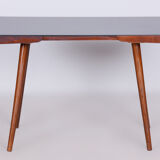 Table basse originale en hêtre du milieu du siècle, verre Opaxit, Interier Praha, Tchéquie