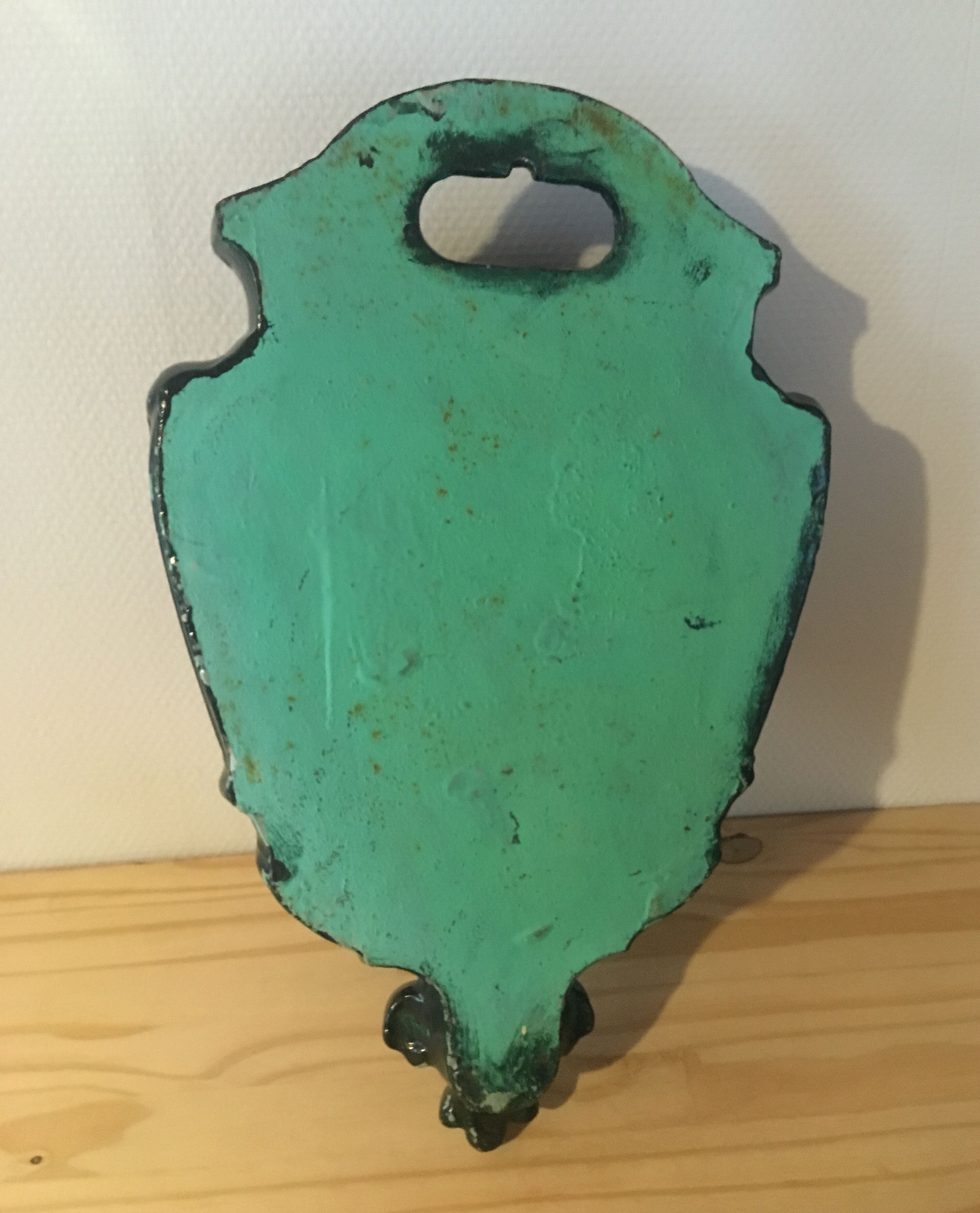 Vintage outdoor wall basin in cast iron green paint
