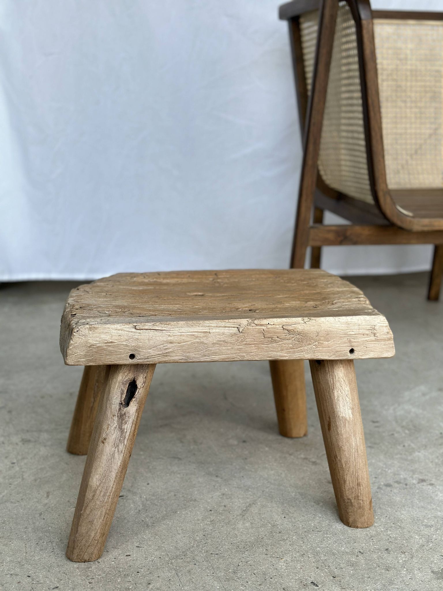 Small side table or stool in four-legged blond teak H:30 L43 l30