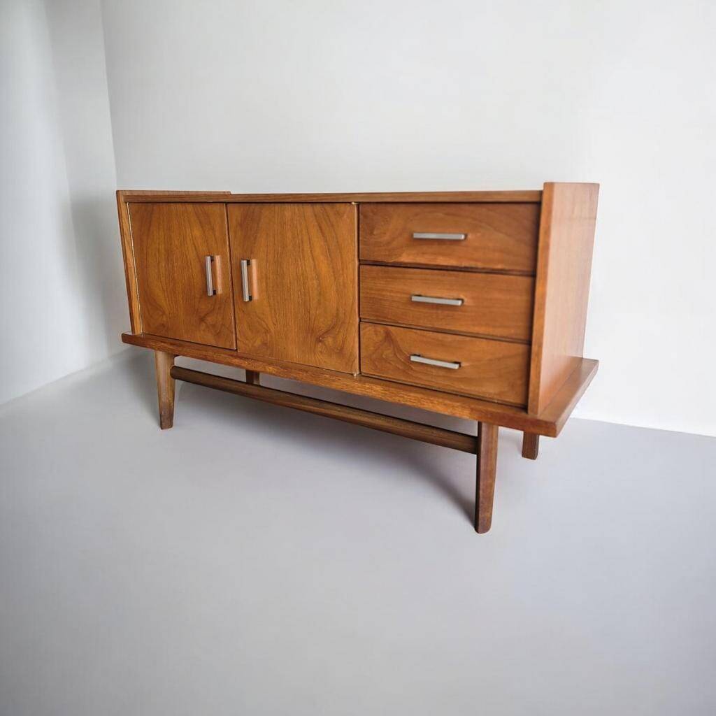 Vintage low cabinet / TV cabinet / low sideboard