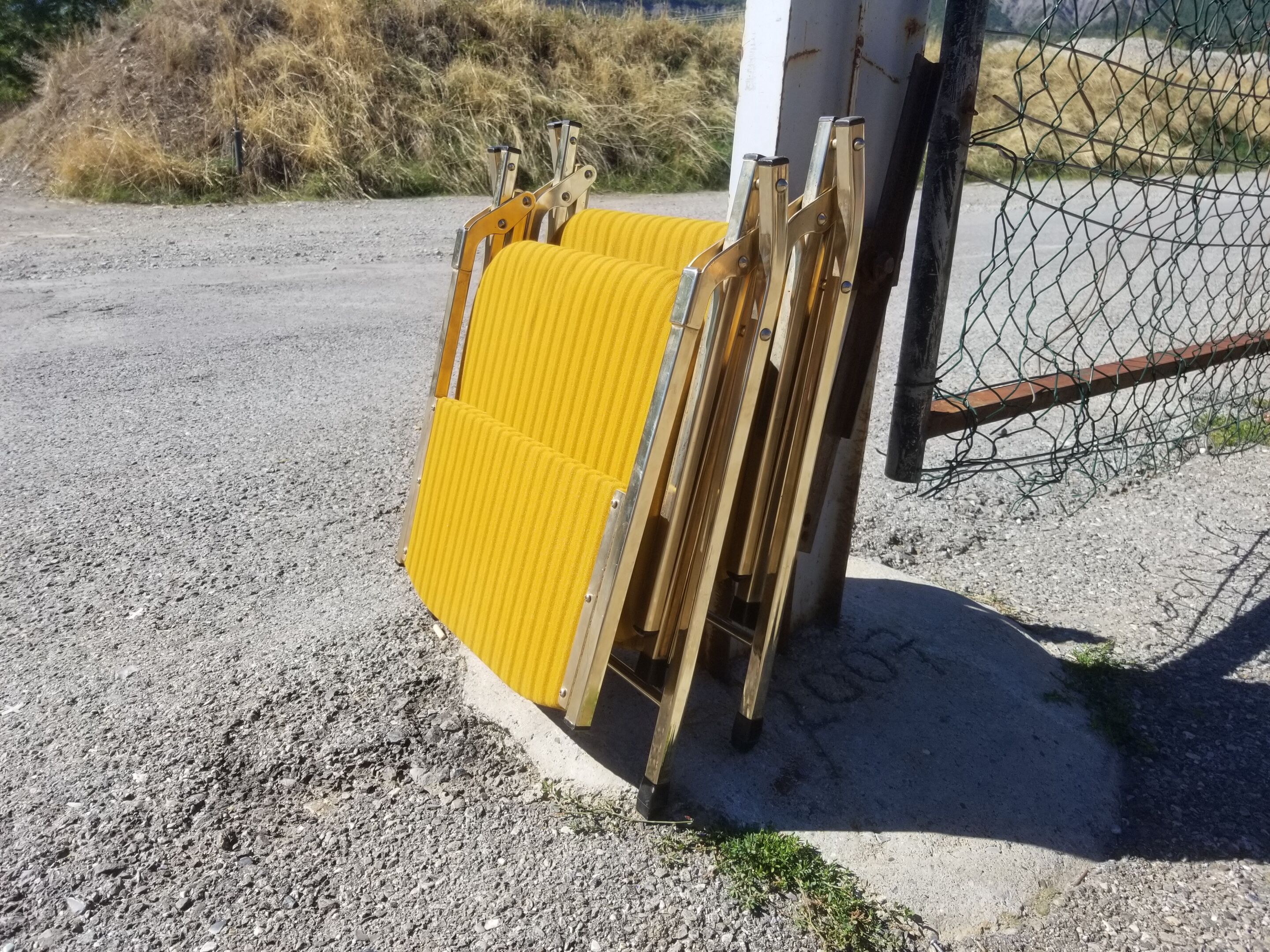 Pair of vintage eyrel folding chairs - 70s