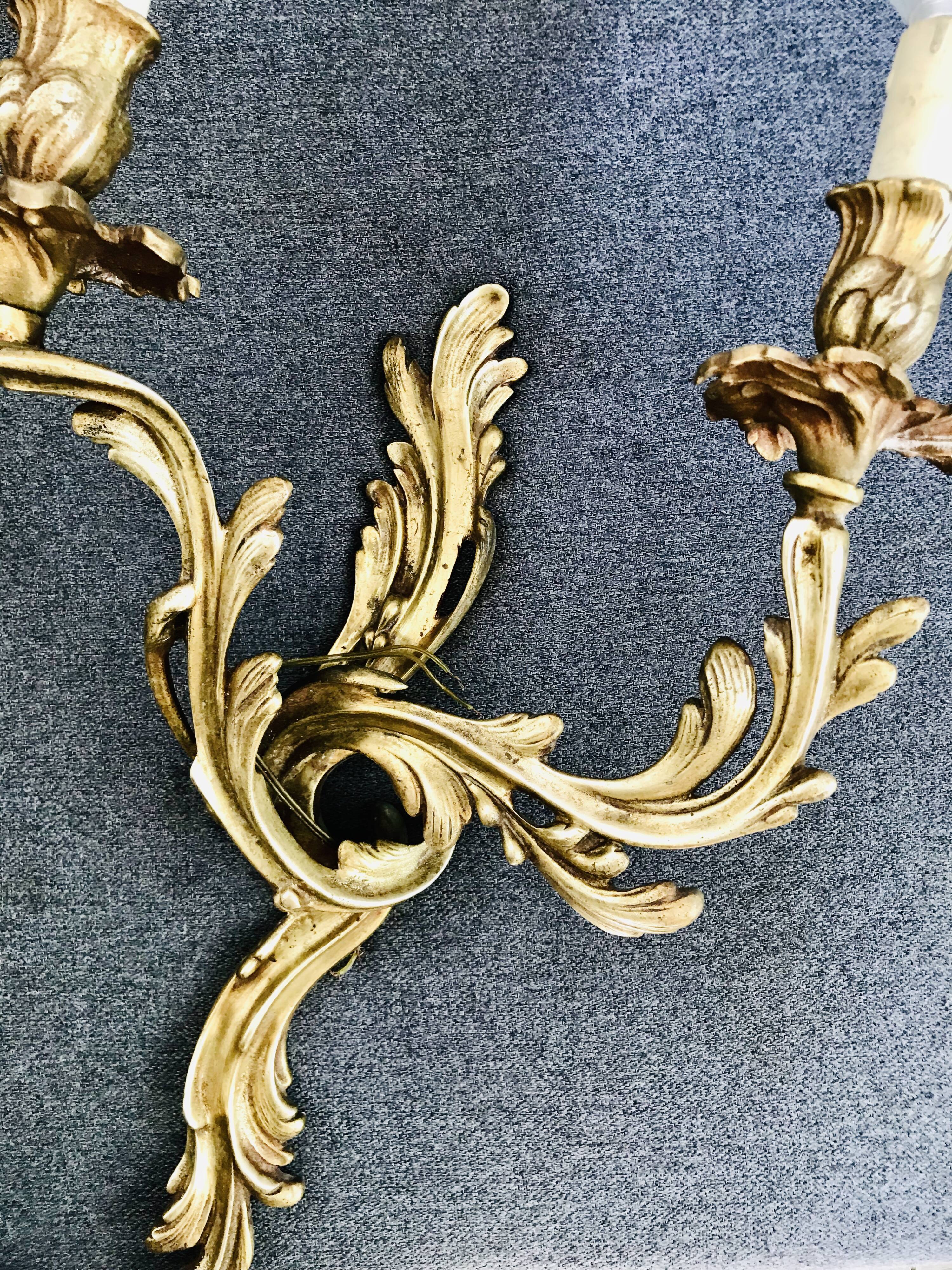 Deux paires d’appliques en bronze