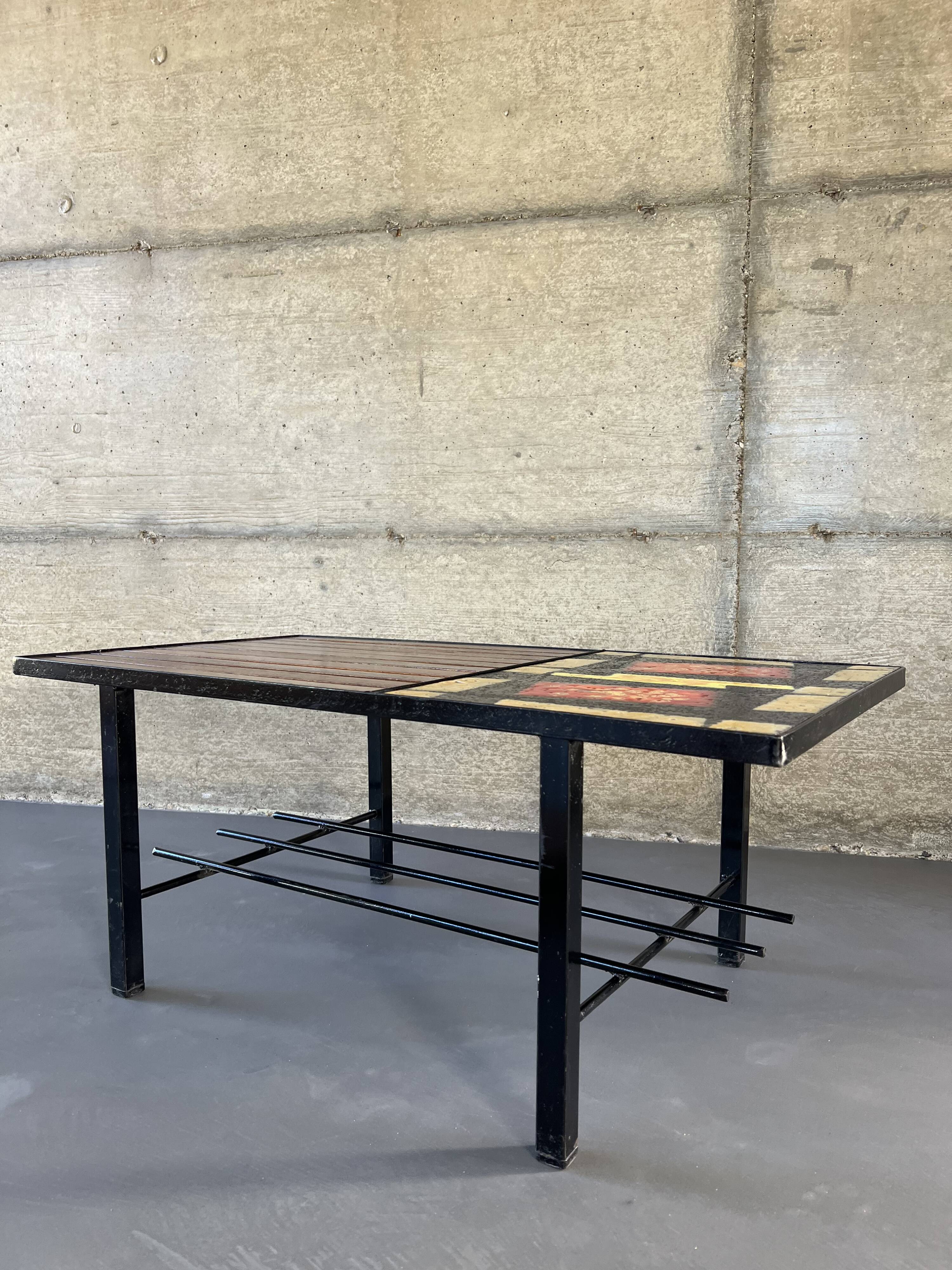 Table basse mid-century, teck, acier et pierre de lave