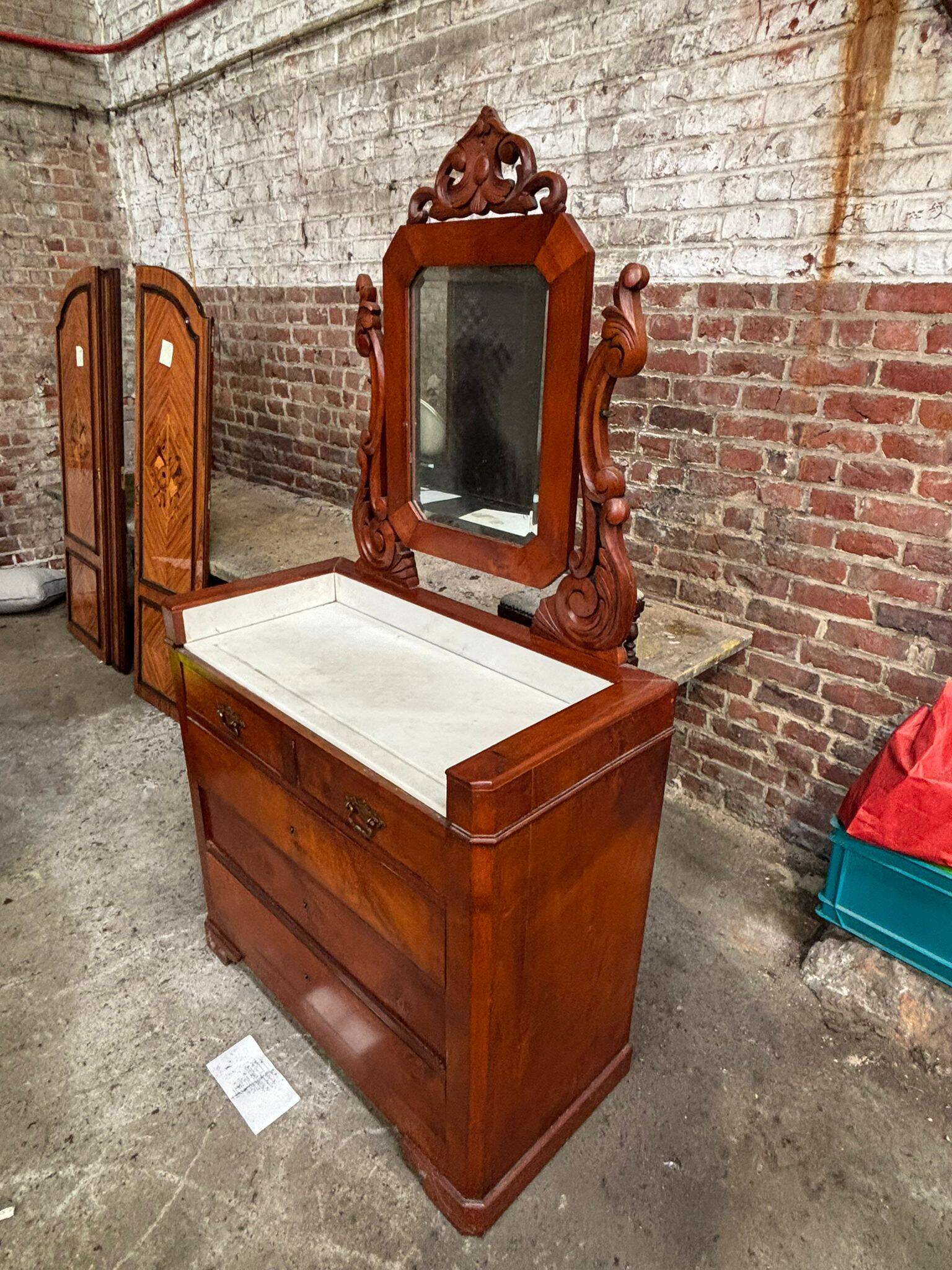 Antique dressing table / Coiffeuse ancienne avec marbre et miroir