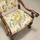 Fauteuil baroque ancien en noyer et tissu, Italie, XVIIIe siècle